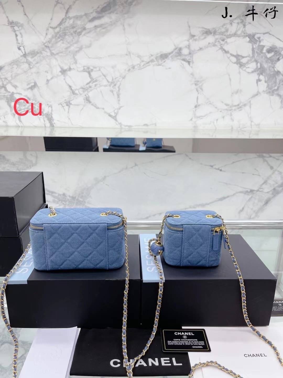 Chanel Pearl Crush Mini Vanity in Denim / Chanel Vanity crossbody bag กระเป๋าทรงกล่องใบเล็กน่ารัก มี 2 ขนาด งานเดนิมสวย ตอบโจทย์และครองใจสาวๆ ได้อย่างแท้จริง