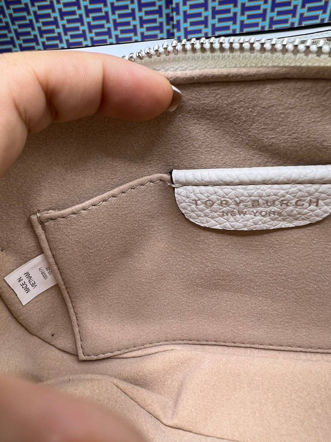 TORY BURCH Miller Mini Crossbody Bag / TORY CAMERA BAG / TORY BAG พร้อมส่ง 5 สี กระเป๋าสะพายใบเล็กมินิมอลในรูปทรงใหม่ที่คล่องตัว