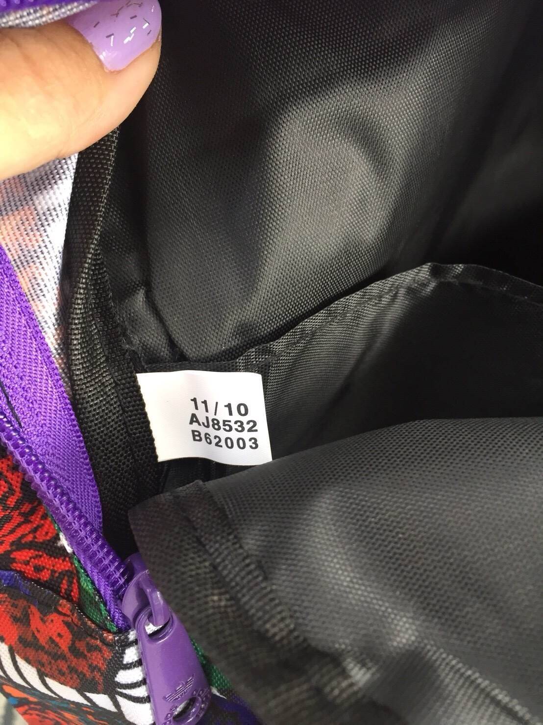 ADIDAS WOMEN ORIGINALS CROCHITA CLASSIC BACKPACK กระเป๋าเป้ แบบใหม่ล่าสุด พิมพ์ลายคลาสสิค ใช้เป็นกระเป๋านักเรียน หรือเป้กีฬาได้ ช่องใส่ของใหญ่แยกช่องสำหรับใส่หนังสือ และมีช่องหน้าใส่ของจุกจิก รูปแบบสวยทันสมัย ใช้ได้ทั้งชาย-หญิง วัสดุคุณภาพดี กันน้ำได้