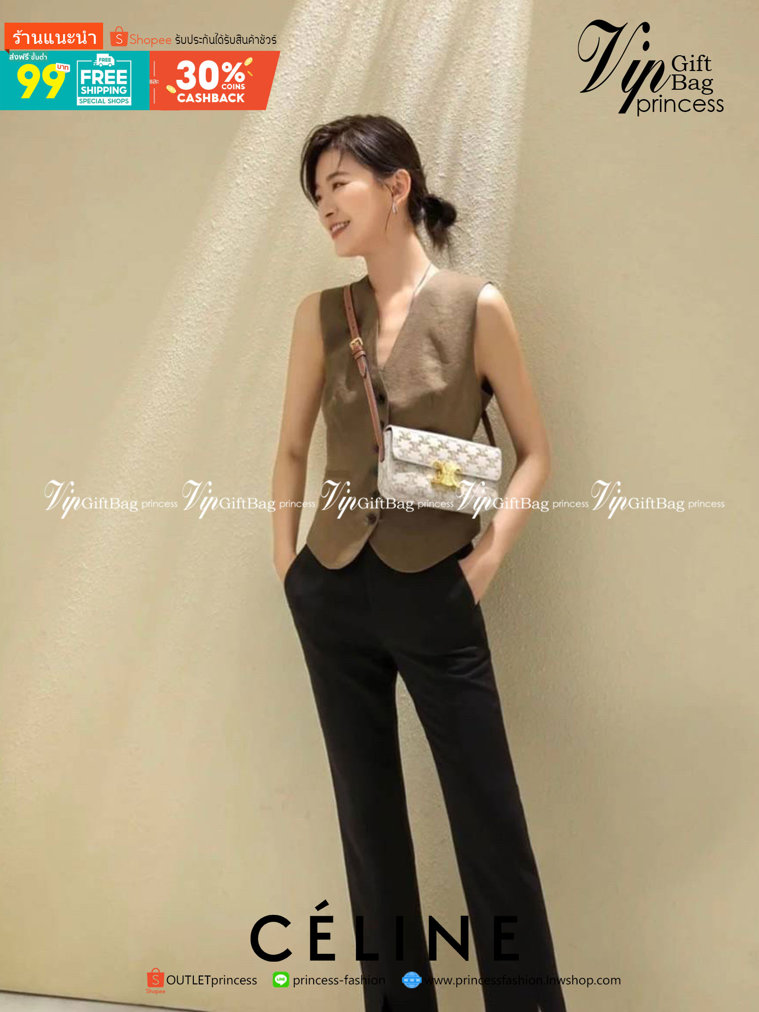 พร้อมส่งที่ไทยแล้วกับ CELINE TRIOMPHE SHOULDER BAG หนังทั้งใบลายสวยหรู ด้านในเปิดด้วยด้วยที่บีบโลโก้อะไหล่ทอง จุของได้กำลังดี ใส่โทรศัพท์ กระเป๋าสตางค์ใบสั้น ของจุกจิกได้ เหมาะกับสาวๆในวัน