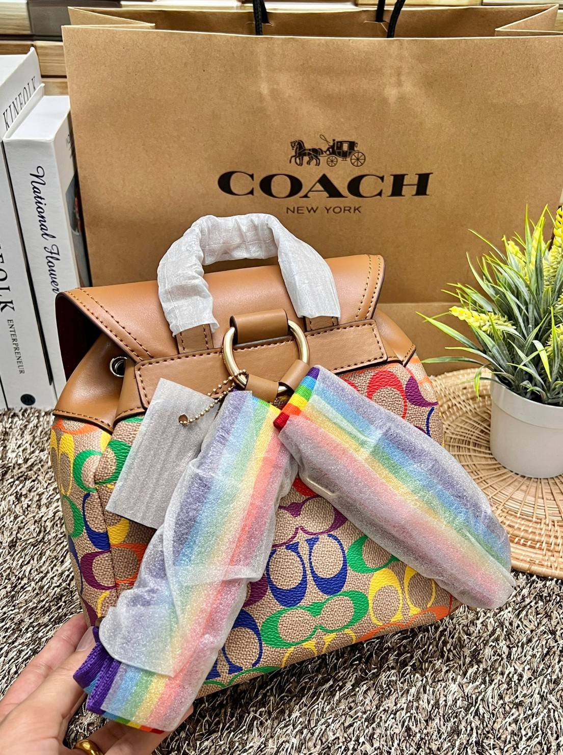 COACH PENNNIE BACKPACK IN RAINBOW SIGNATURE ((C4097)) สวยจึ้งมากแม่ ห้ามพลาด ต้องมีค่ะ! พร้อมส่งค่ะ ล่าสุด กับกระเป๋าสะพายหลังมีหูหิ้ว หนังแท้นิ่มอย่างดี ลายCทั้งใบแบบสีรุ้งสดใสมาเลย สวยมากๆค่ะ