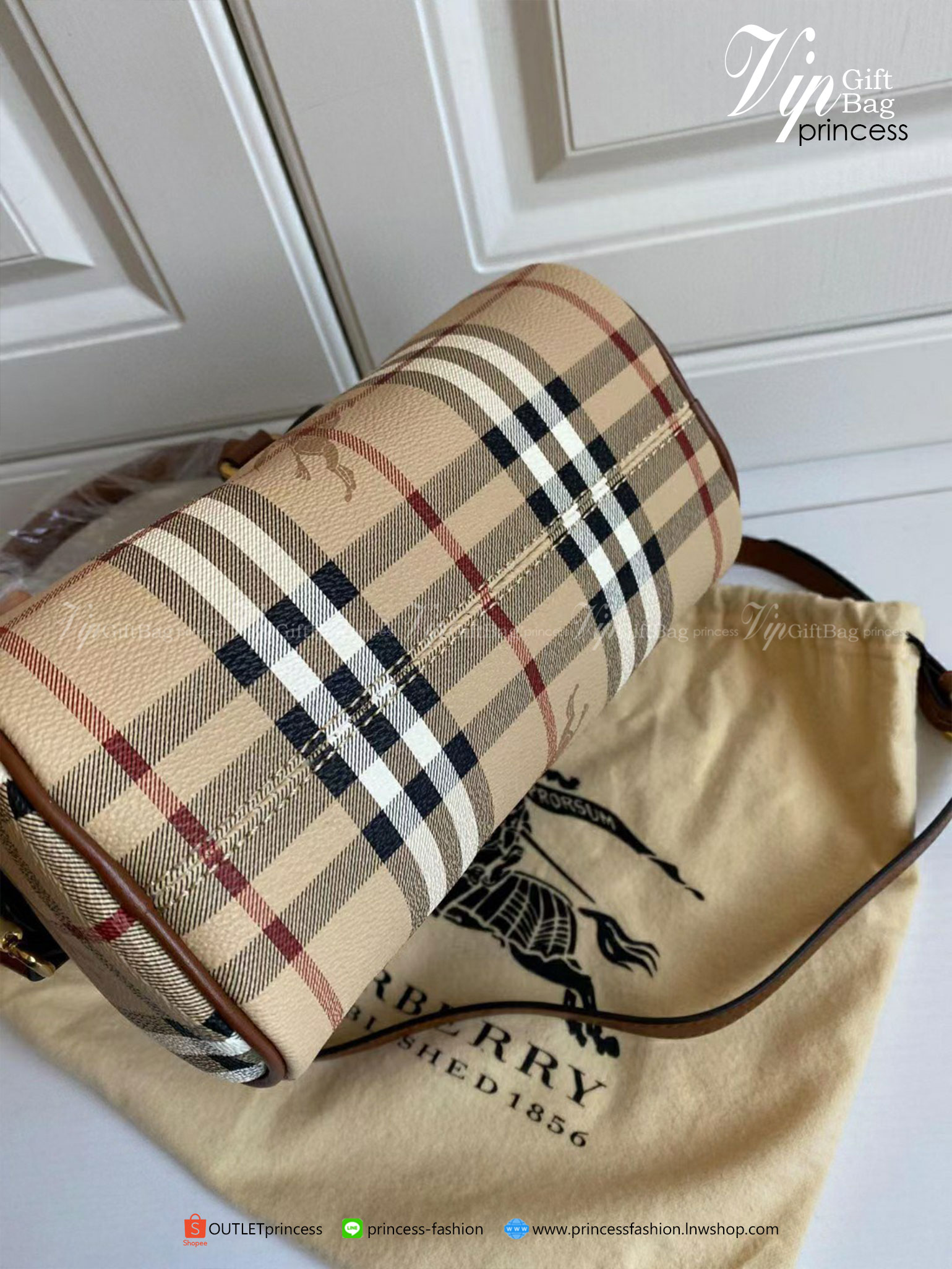 พรีเมี่ยมกิ๊ฟแท้ 100% BURBERRY MINI PILLOW VINTAGE BAG VIP GIFT WITH PURCHASE (GWP) สีดำ