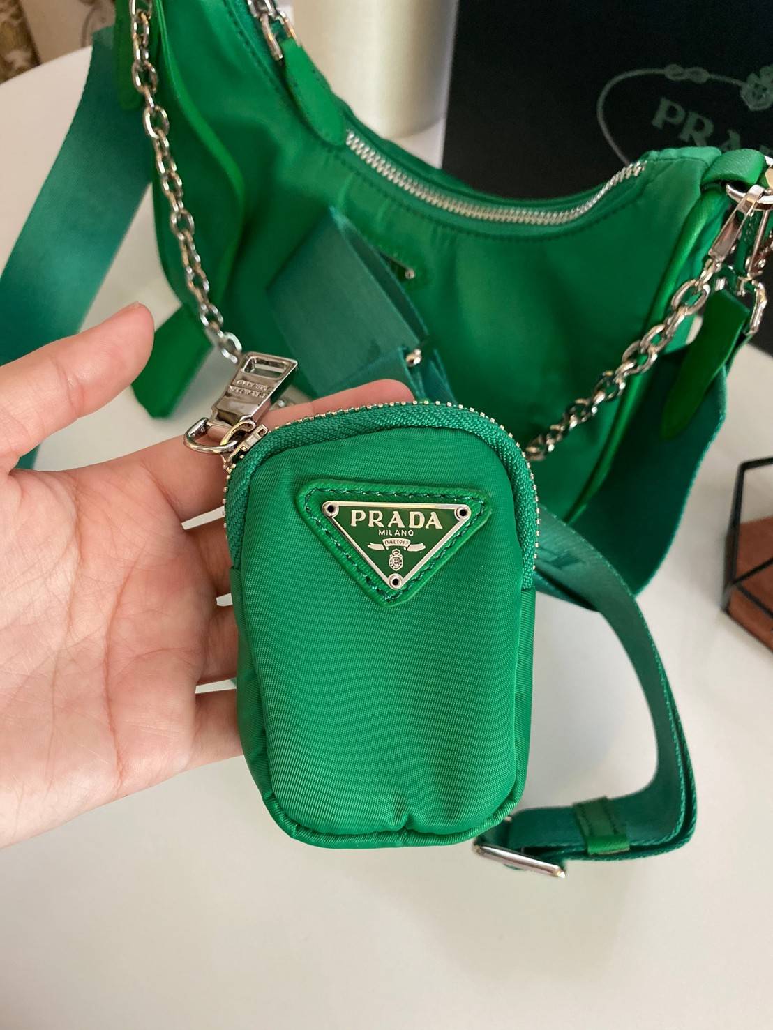 พรีเมี่ยมกิ๊ฟแท้ 100% 】PRADA Re-Edition 2005 nylon shoulder bag [green]