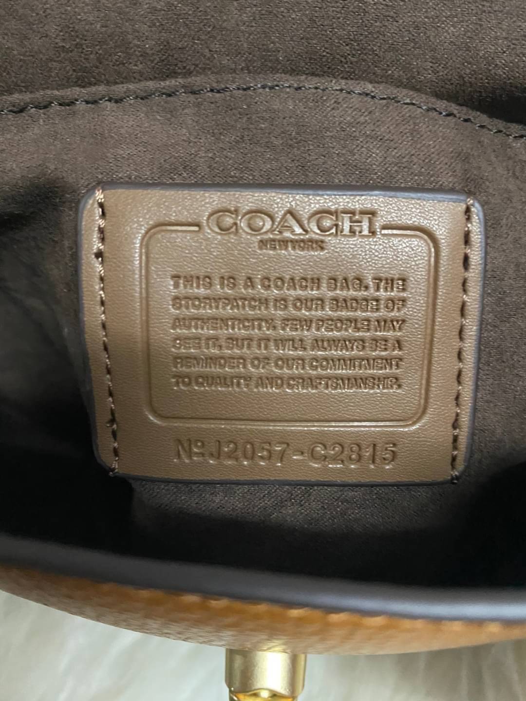 คอลเลคชั่นใหม่ ทั้งสวยทั้งคุณภาพค่ะ😘 COACH KARLEE CROSSBODY BAG 💐พร้อมส่ง ได้ไปไม่ผิดหวังแน่นอนค่ะ! สวยๆแบบคนดังระดับโลกกันค่าา กระเป๋าสะพายแบบครอสบอดี้ร์ หนังแท้นิ่มสวยงามมากๆค่ะ รูปทรงน่ารักกระทัดรัด เปิดปิดกระเป๋าแบบหมุนล็อค ภายในสามารถ