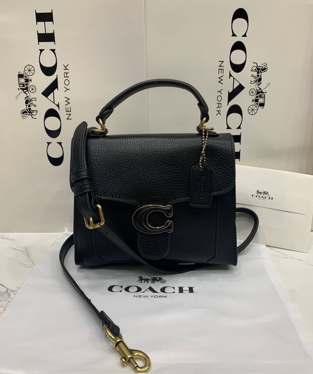 COACH TABBY TOP HANDLE 20 พร้อมส่งที่ไทยค่ะ! กระเป๋าหิ้ว//สะพายข้างได้ หนังแท้อย่างดี กหนึ่งใบทำหนังสองลายได้อย่างสวยงาม พร้อมโลโก้รุ่นใหม่ล่าสุดดูดีมากๆค่ะ เปิดปิดกระเป๋าแบบกดล็อค ภายในมีช่องหลักสองช่อง ใส่มือถือได้ทุกรุ่น;กระเป๋าเงินใบกลางได้;ของจำเป็นจ