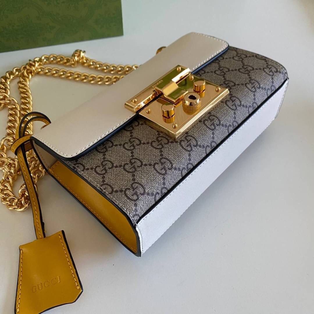 VIP GIFT 】หนังแท้ GUCCI Padlock small shoulder bag GG Supreme canvas กระเป๋าสะพายไหล่ขนาดกะทัดรัด เหมาะกับวันสบายๆ แต่ยังคงความหรูหราตามแบบฉบับแบรนด์ คุ้มค่าน่าใช้ งานจริงสวยมากๆ ค่ะ