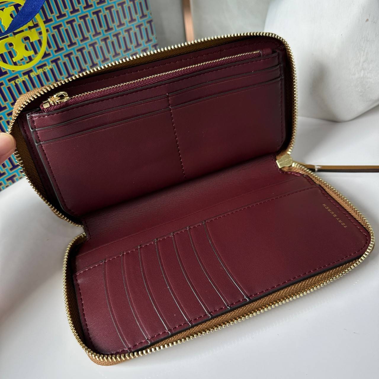 TORY BURCH T MONOGRAM JACQUARD ZIP CONTINENTAL WALLET 79383 กระเป๋าสตางค์ผ้าแคนวาสลายโมโนแกรมตัว T