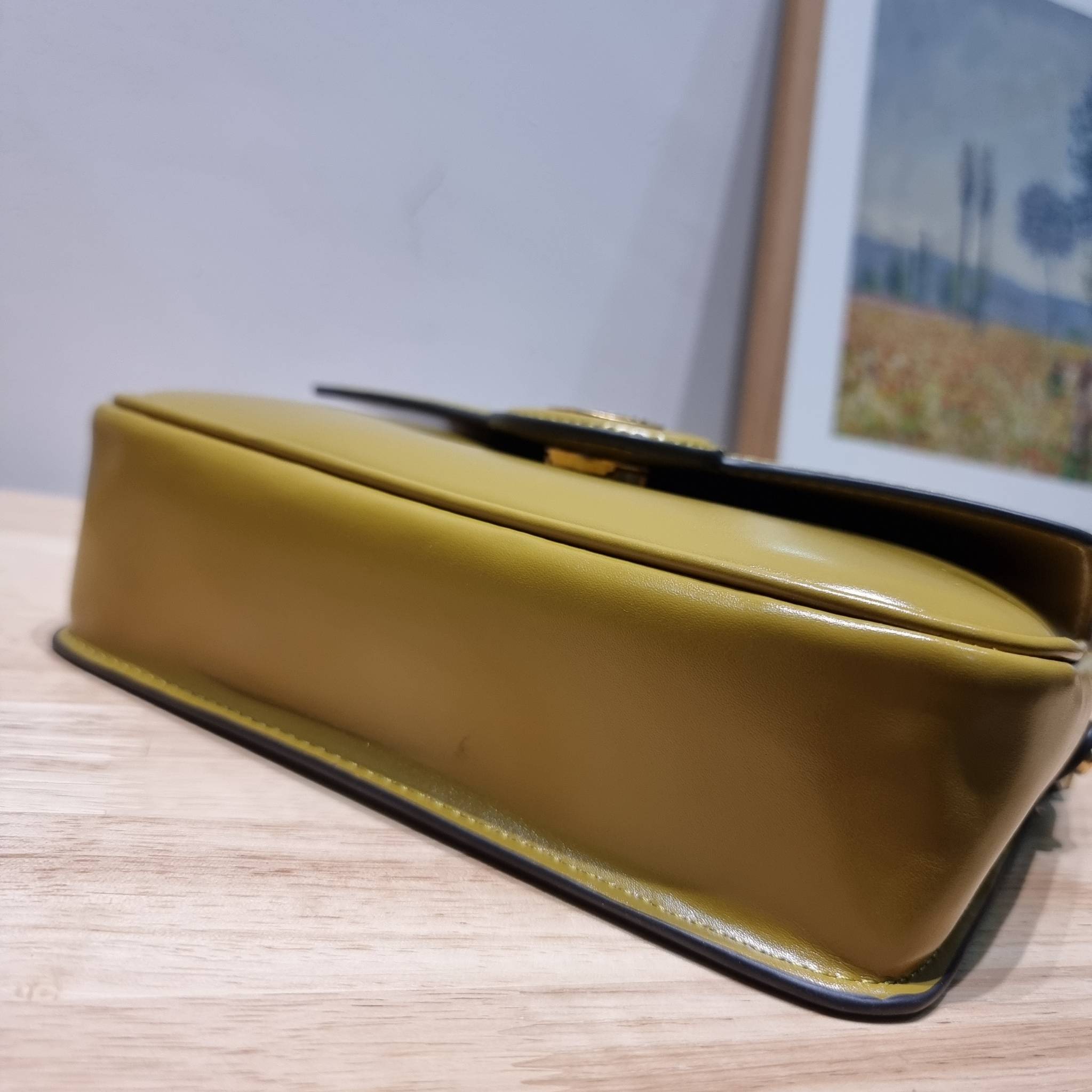 TORY BURCH ROBINSON SPAZZOLATO CONVERTIBLE SHOULDER BAG คอลเลคชั่นใหม่ สวยก่อนใคร ในราคาสุดคุ้ม! กับกระเป๋าสะพายไหล่ ดีไซน์สุดหรู หนังแก้วเงาสวยคม สีผู้ดี รูปทรงใช้งานได้ทุกลุค