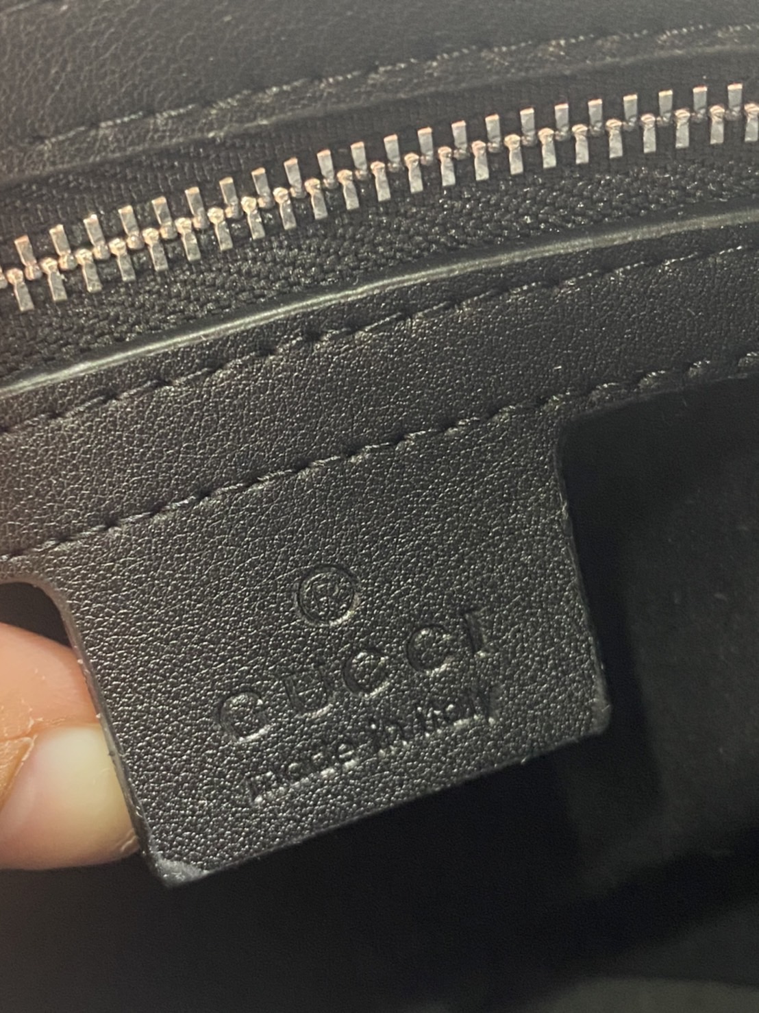 หนังแท้ GUCCI Soft GG Supreme Belt Bag / GG Belt Bag / Soft GG Supreme Belt Bag ไอเท็มที่หนุ่มๆเรียกร้อง กระเป๋าคาดอก/คาดเอว สายสะพายปรับได้ สายสปอร์ต สายแคมป์ปิ้ง หรือจะสายไหน ใบนี้ตอบโจทย์ทุกลุค ง่ายๆเท่ๆ สุดคุ้ม!! ภาพสินค้าถ่ายจากงานขายจริง ใช้งานต่างป