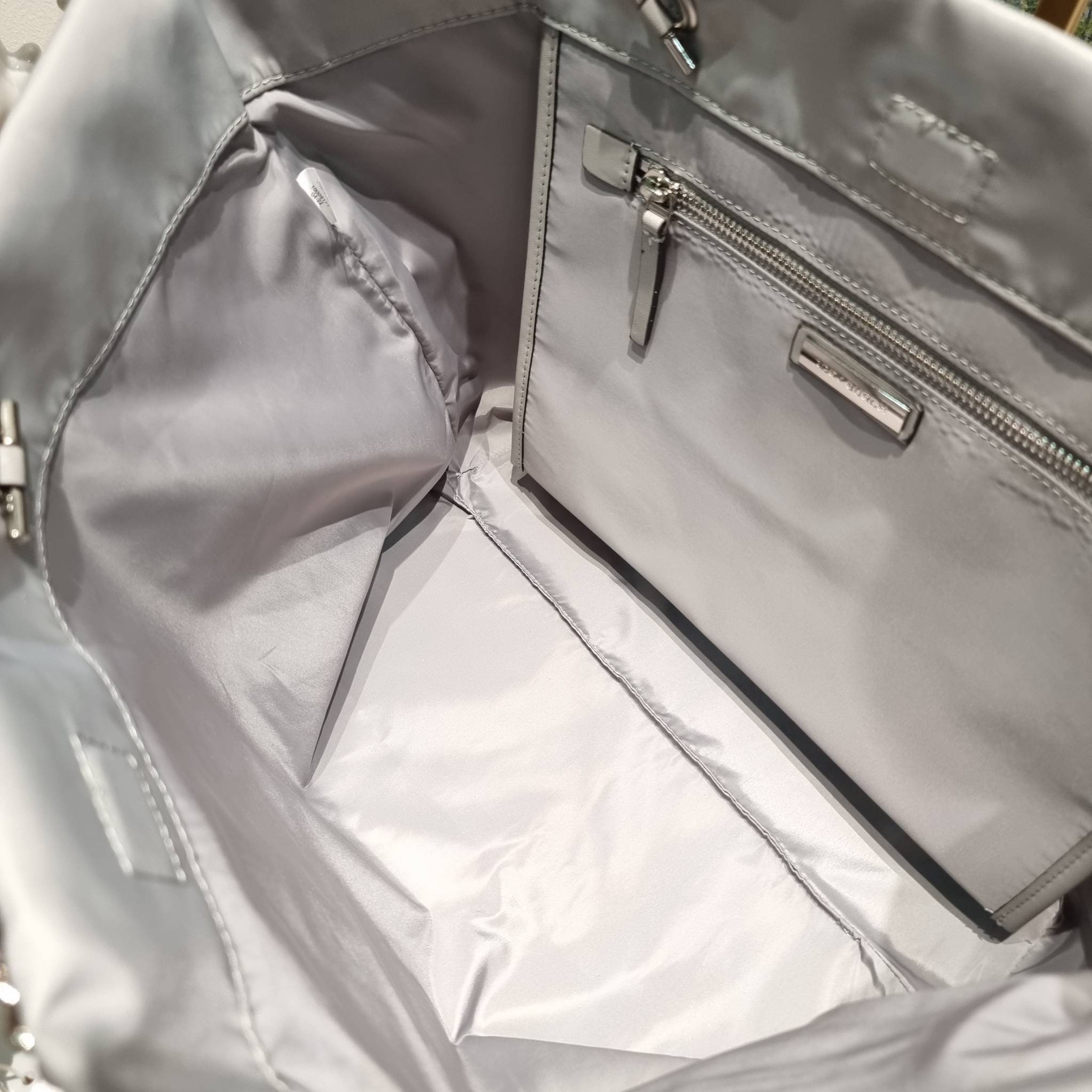 TORY BURCH Ella Chain Tote Bag / TORY TOTE NYLON BAG พร้อมส่ง 4 สี กระเป๋าสะพายทรงโท้ทใบใหญ่ จุของไปเลยแน่นๆ รูปทรงคลาสสิคชวนใช้ โดดเด่นด้วย patch โลโก้ แนะนำรีบสั่งใช้ไปสวยก่อนใครได้เลยน้า