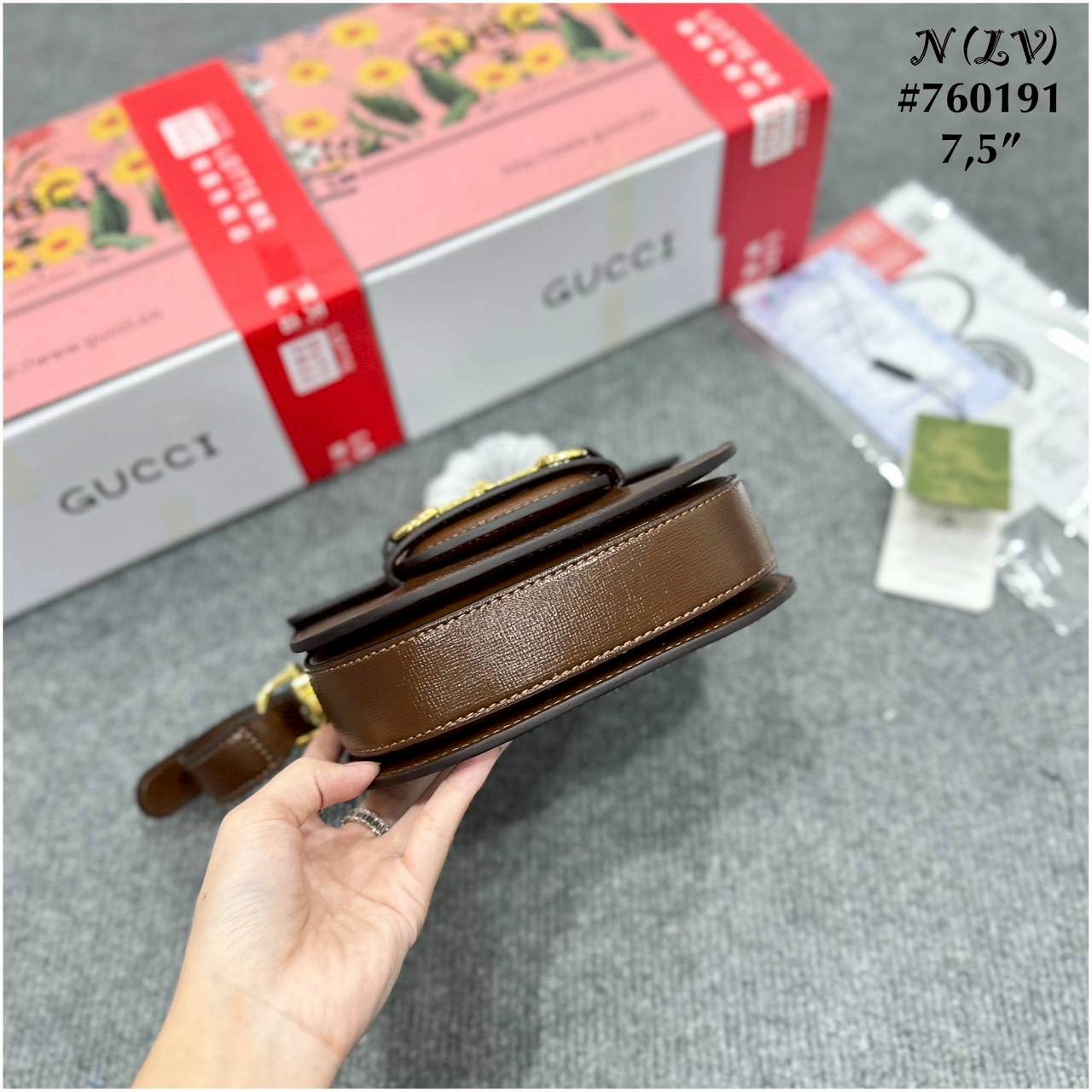 Gucci Horsebit 1955 mini rounded bag กระเป๋าสะพายทรงคลาสสิคดีไซน์ฐานกลม ไซส์มินิกะทัดรัด สวยผู้ดี ภายในเป็นช่องโล่ง มีช่องใส่ของจุกจิกได้ จุได้แบบกำลังดี