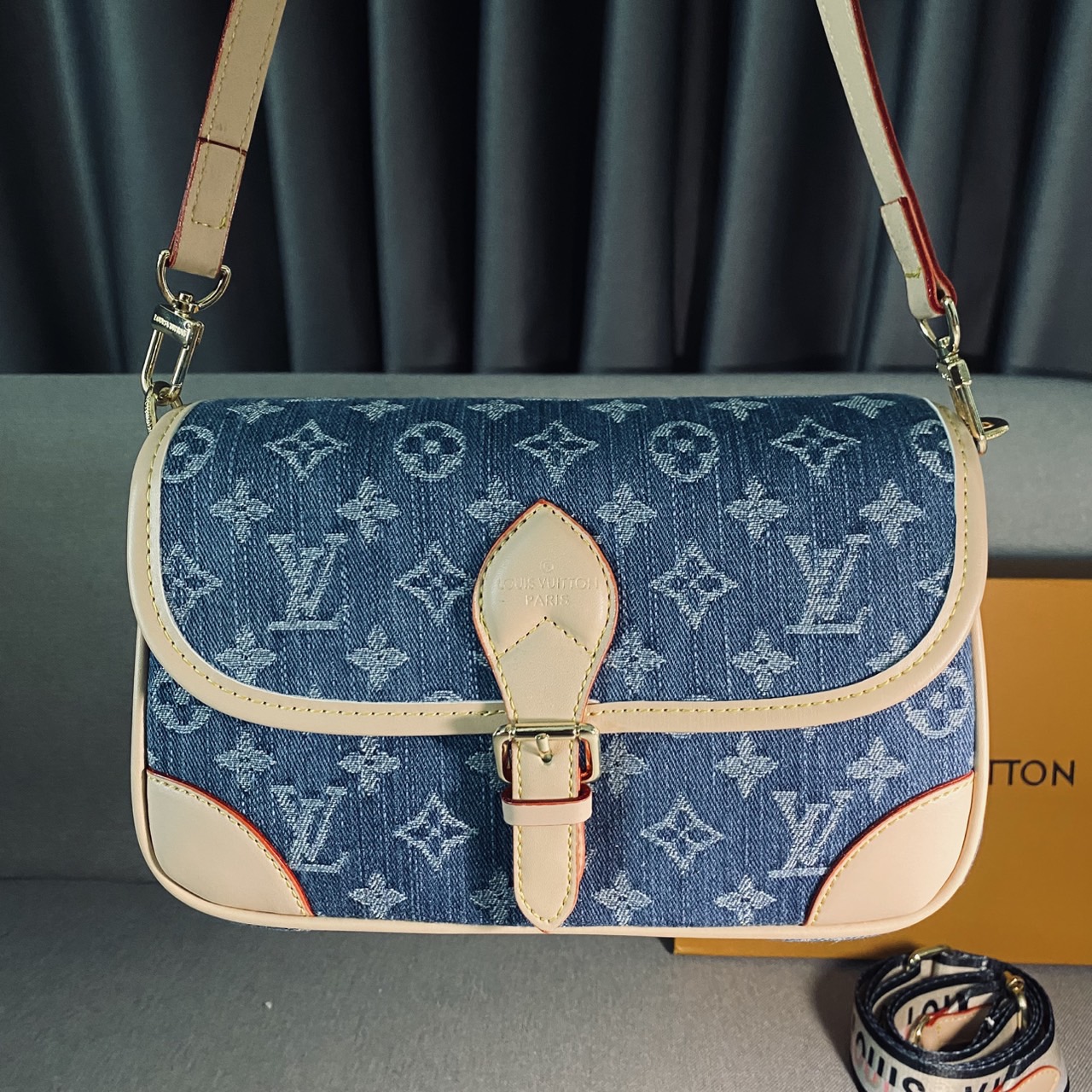 LV diane monogram denim bag กระเป๋ามัลติฟังก์ชั่นเดนิม ดีไซน์ใหม่สียีนส์สวยมีเสน่ห์ มาพร้อมสาย 2 แบบ สายหนังคล้องไหล่ได้ และสายสปอร์ตครอสบอดี้ได้