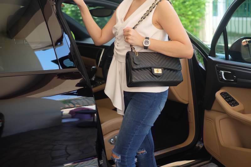 ทางร้าน ได้กระเป๋า จากแบรนด์ KEEP รุ่น KEEP shoulder chevron chain handbag สวย หรู มากๆ เลยน๊า กระเป๋าอยู่ทรง **หนังแกะนิ่มมากคะ สายโซ่สะพายสบายคะ สายปรับ สั้น ยาวได้คะ ภายในสีแดง มีช่องใส่ของจิกจิงหลายช่องแบ่งเก็บของเป็นสัดส่วนมากๆคะ **ใบจริงสวยมาก เข้าก