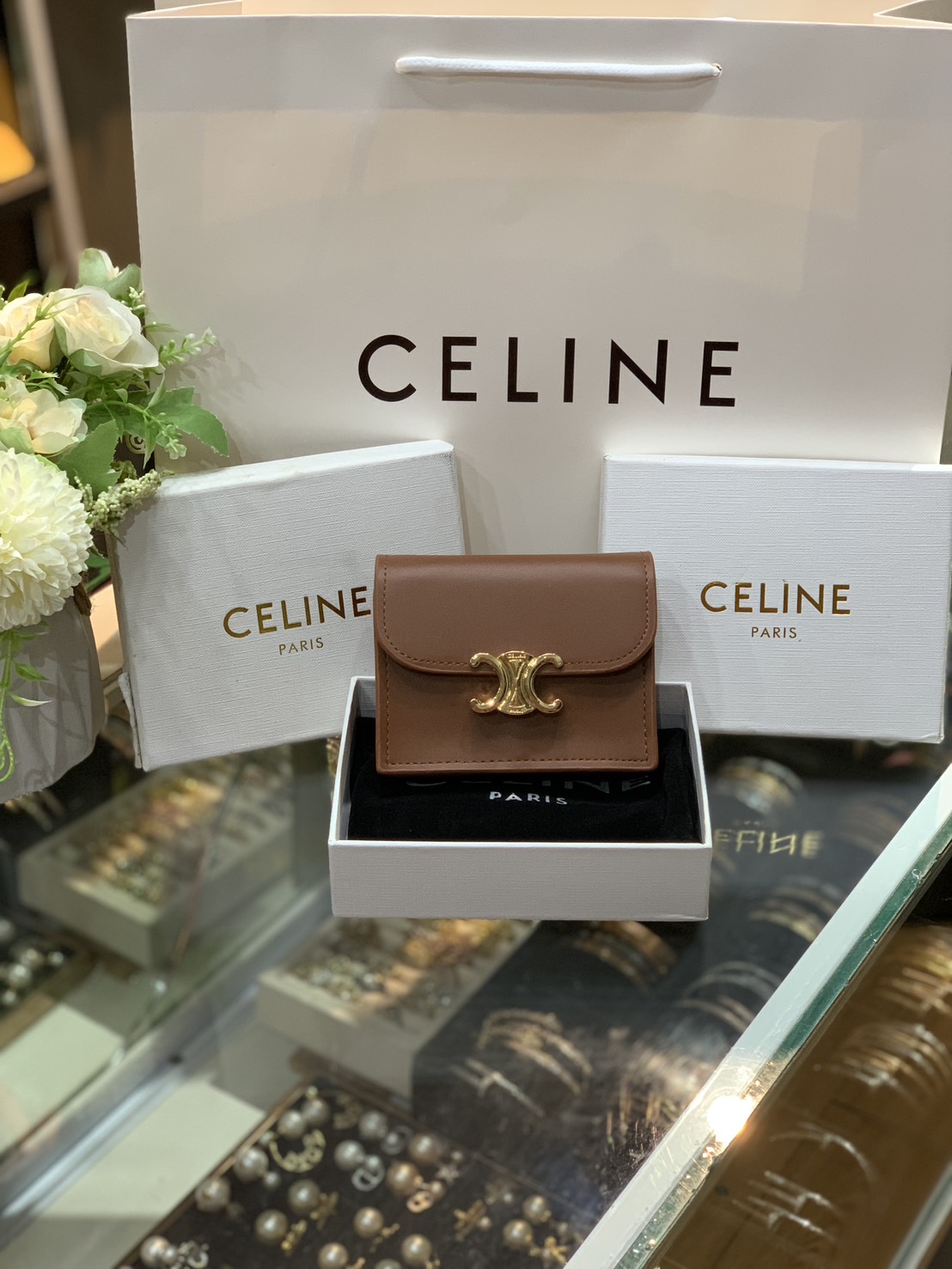 ORI หนังแท้ | CELINE SHORT WALLET BUSINESS CARD HOLDER / CELINE COMPACT WALLET WITH COIN TRIOMPHE กระเป๋าสตางค์ซีลีนใบสั้น เรียบหรู มีฟังก์ชันและสไตล์ให้เลือกด้วยช่องใส่บัตรหลายช่อง