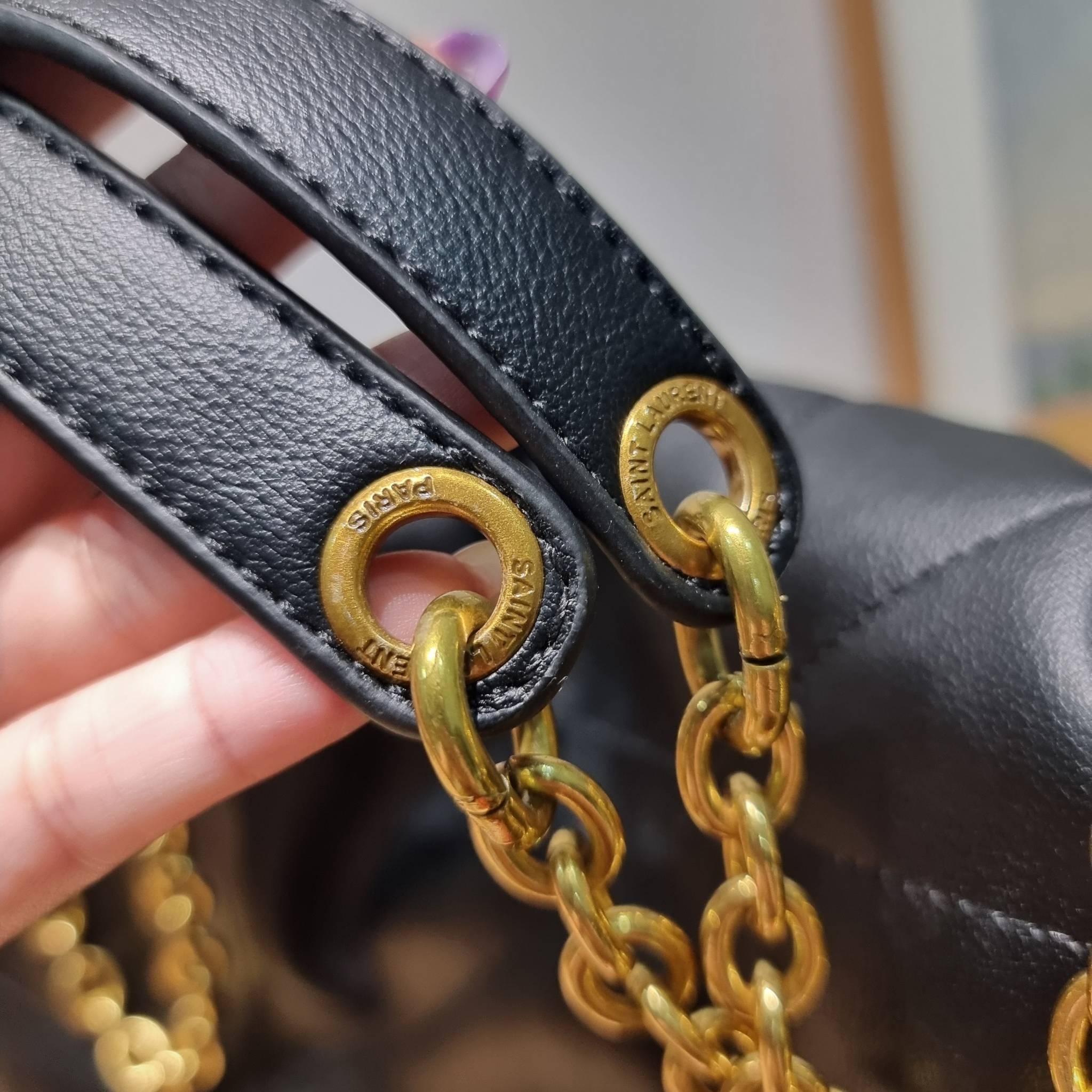 YSL jamie 4.3 in lambskin กระเป๋าสะพายใบใหญ่ เรียบหรู ดูปัง ดูแพง สีดำคลาสสิคตัดกับอะไหล่สีทองได้อย่างลงตัว ครบเครื่องตัวมัม! ดีไซน์ใหม่ 2023 สัมผัสผิวกระเป๋าดูดีมากๆ
