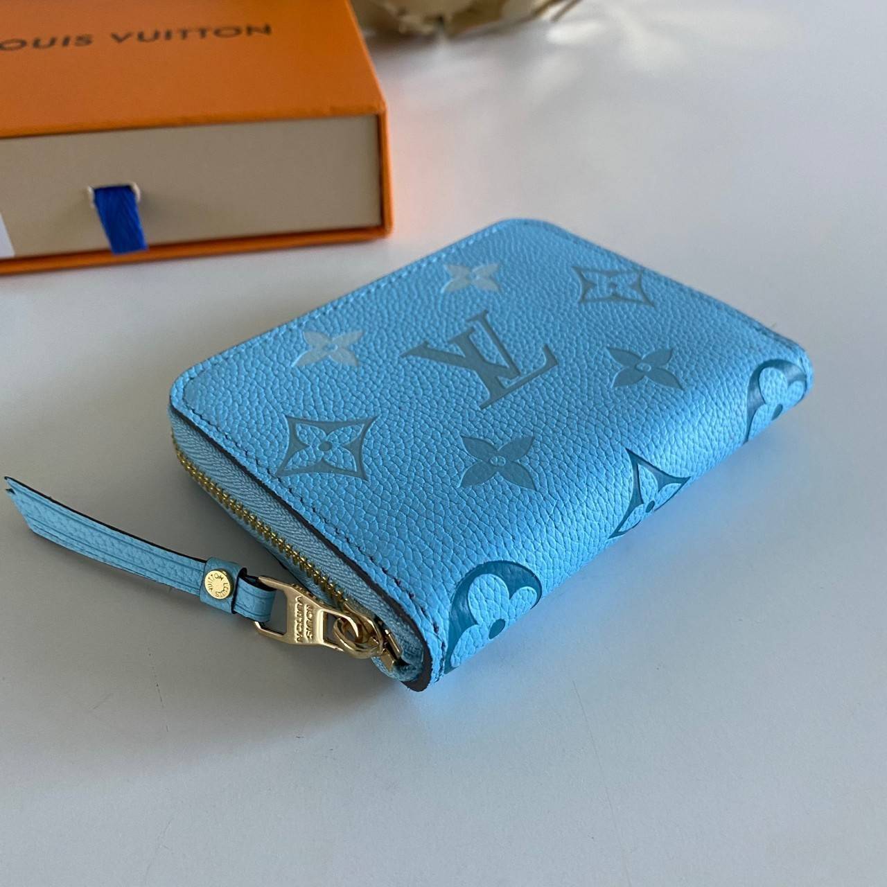 พรีเมี่ยมกิ๊ฟแท้ 100% 】Louis Vuitton wallet zippy หนังแท้ กระเป๋าซิปใบสั้น ใบเล็กน่ารัก พกพาสะดวก ด้านในมีช่องใส่บัตร ใส่แบงค์ มีช่องซิปใสเหรียญ น่ารักสุดๆ