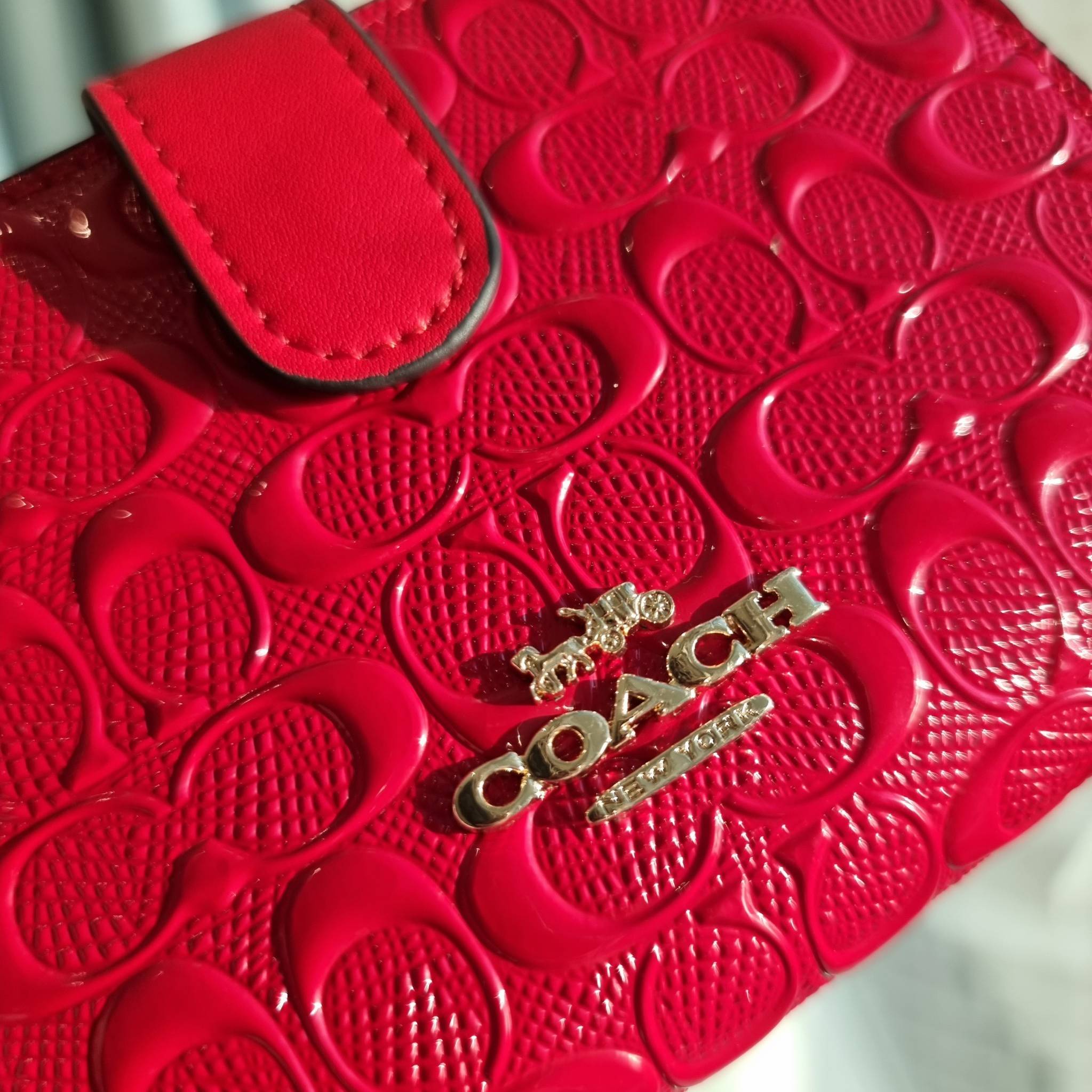 OUTLET 】COACH F25937 MEDIUM CORNER ZIP WALLET กระเป๋าสตางค์ใบกลาง 🔥 รุ่นหนังแก้วสุดฮอต!! สวยหรู ขนาดกำลังเหมาะมือ ดูดีดูแพงทุกสี มีช่องใส่บัตรและธนบัตรครบ และมีช่องแยกสำหรับใส่เหรียญ มาให้ครบเซ็ท พร้อมเสิร์ฟความสวยให้ถึงบ้านไปเลยจ้า