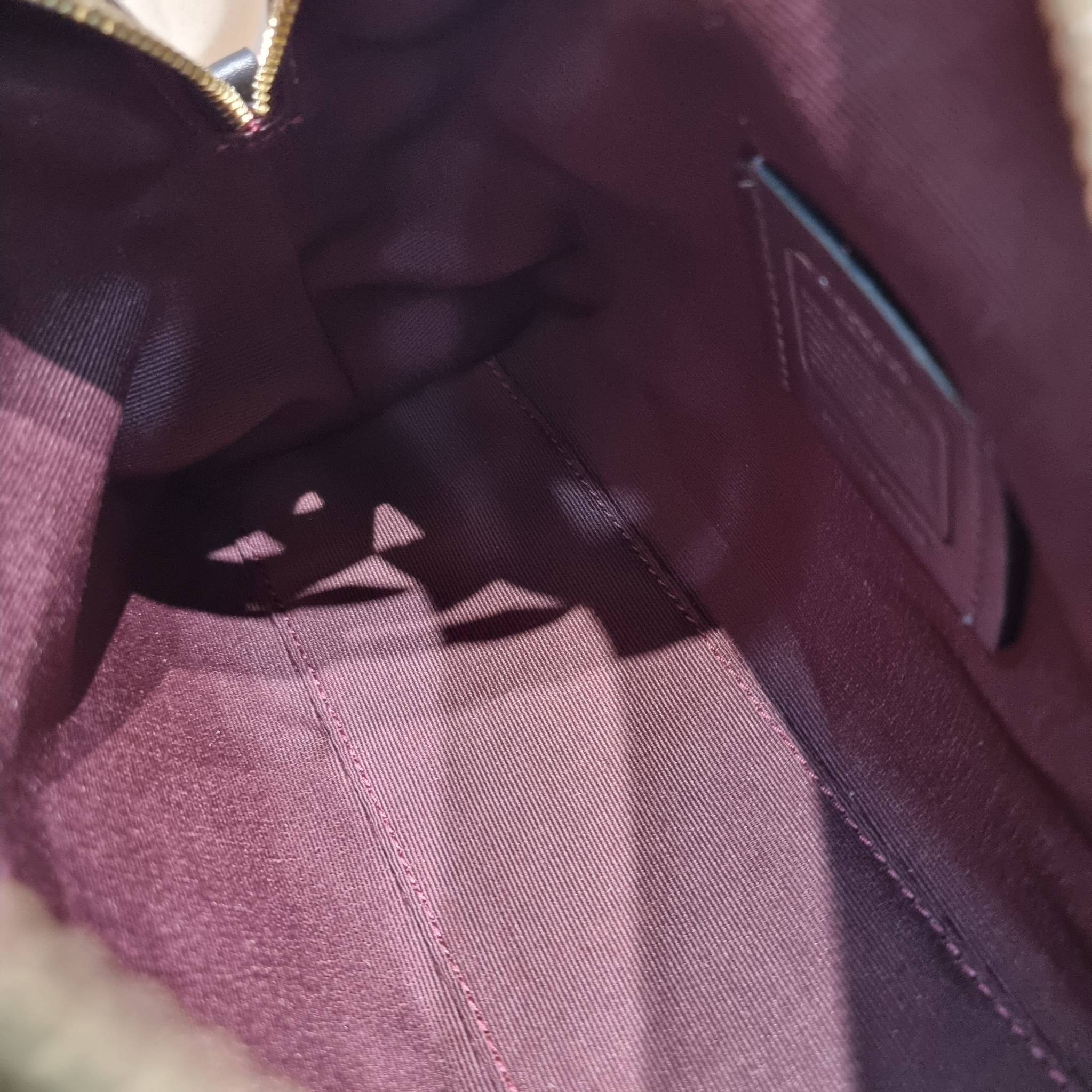 COACH MINI DARCIE CARRYALL IN SIGNATURE CANVAS CH174 พร้อมส่ง กระเป๋าสะพายทรงถัง ไซส์มินิ ดีไซน์ออกมาดูหรูมาก สวย คลาสสิค มาพร้อมสายสะพายข้างและหูหิ้วในตัว