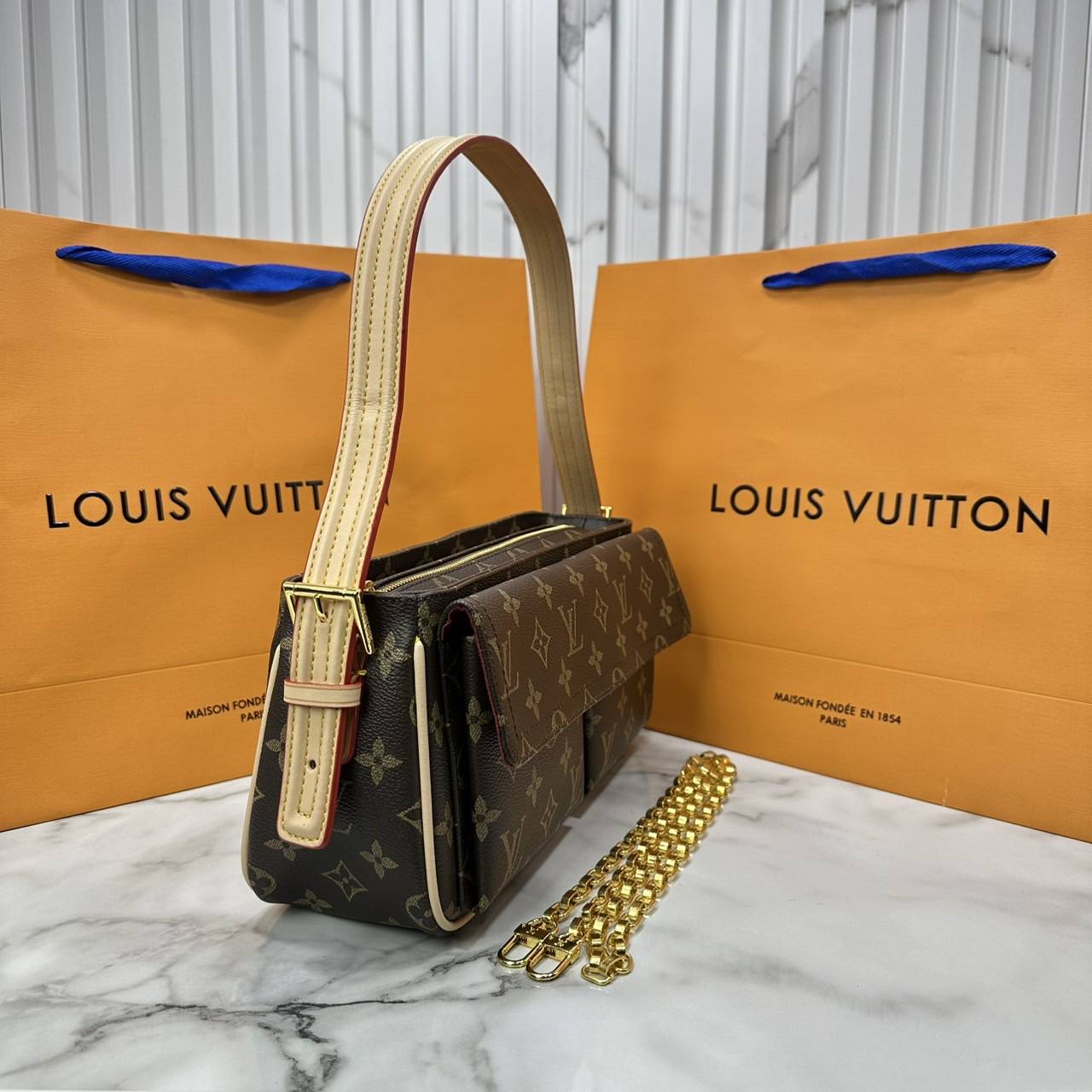 ORI หนังแท้ | LV Vivacite bag Monogram canvas กระเป๋าสะพายดีไซน์วินเทจ Monogram แคนวาส ไอเท็มขนาดเล็กใช้งานสะดวกมีช่องกระเป๋าทั้งด้านในและด้านนอกเหมาะเป็นเพื่อนคู่ใจประจำวัน
