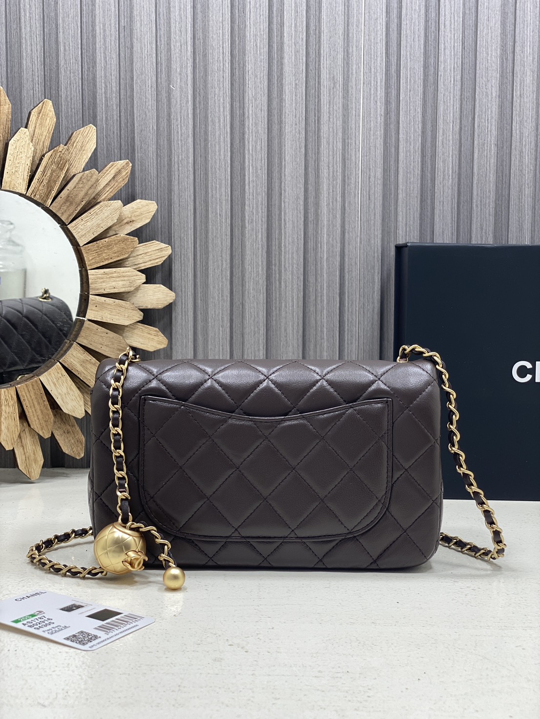 ORI หนังแท้ | Chanel Classic Flap Bag กระเป๋าสะพายรุ่นคลาสสิก สายประดับบอลโลโก้สวยหรูอะไหล่สีทองสวยงาม