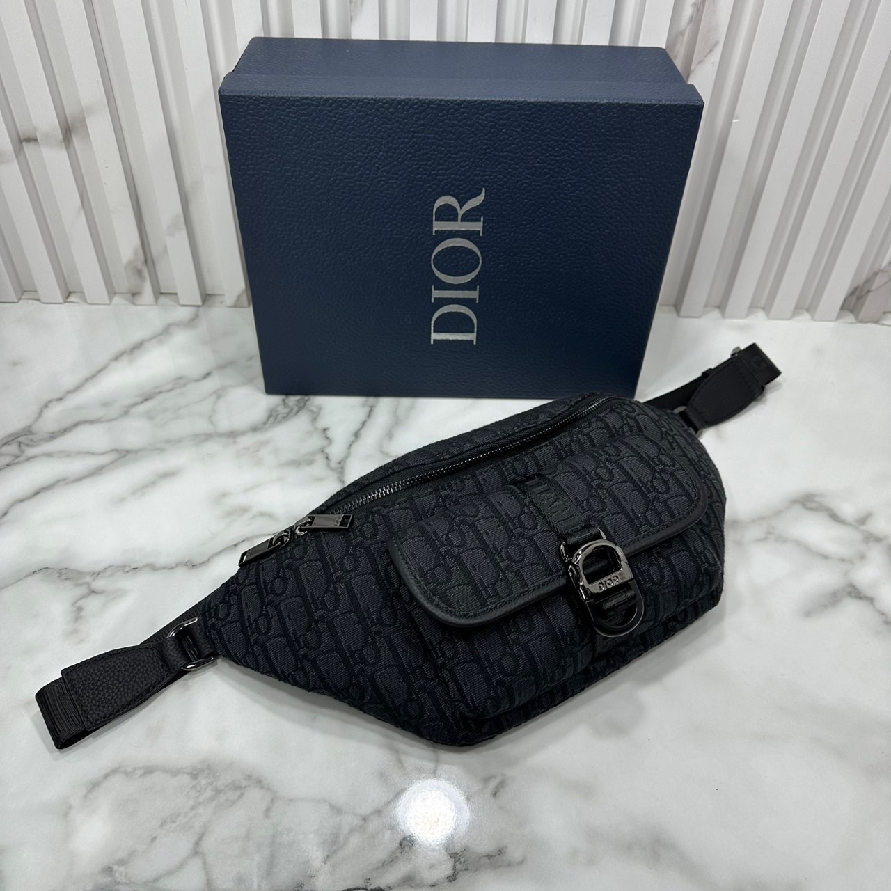 DIOR 8 waist bag Oblique jacquard fabric กระเป๋าสะพายคาดอก เอกลักษณ์ทอผ้าแจ็คการ์ดอย่างดี สวยสง่างามเหนือกาลเวลา มีไว้ไม่มีเอาท์ ท่านชายควรมีมากค่ะ