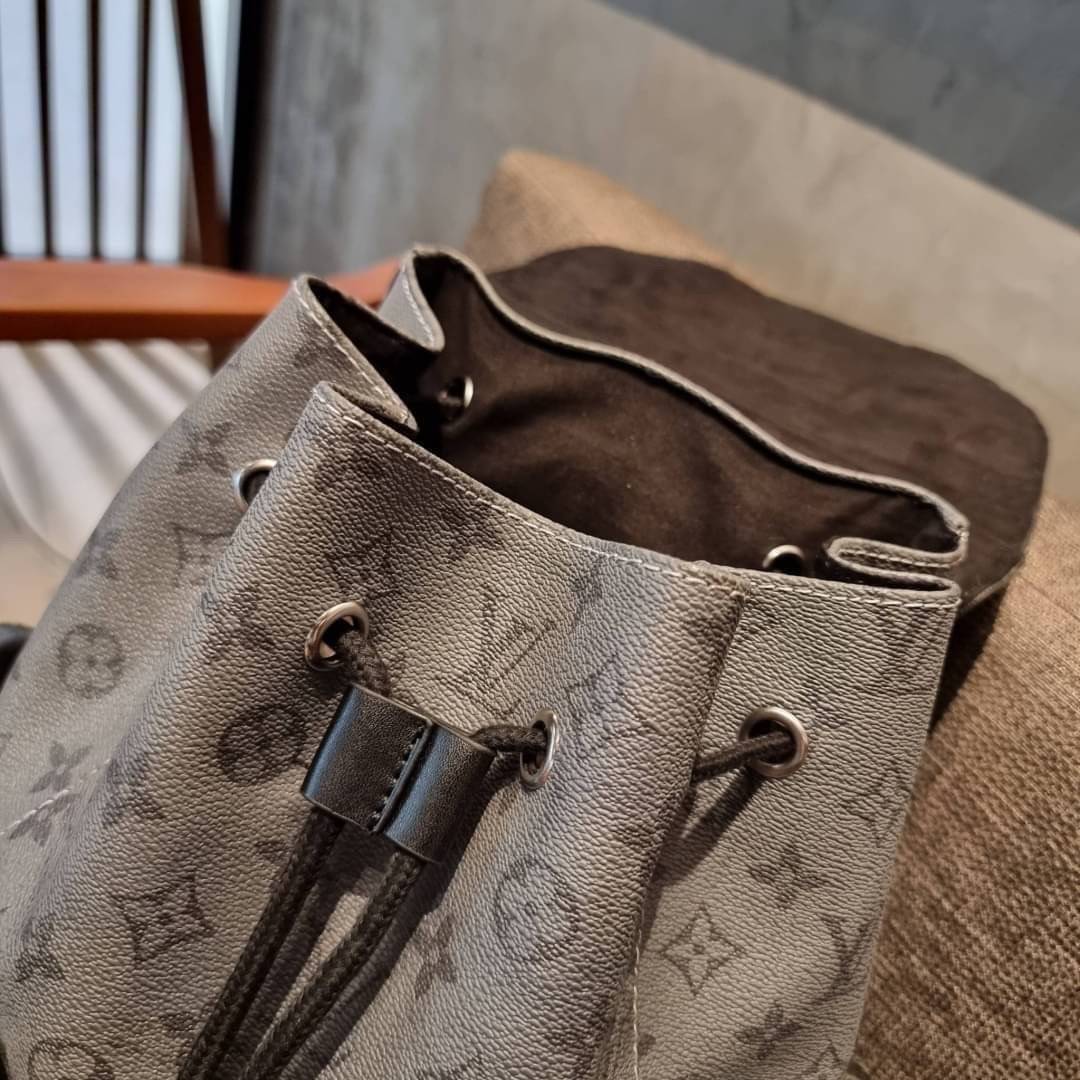 LV Christopher PM Monogram Eclipse Reverse เป้สะพายหลังใบใหญ่ LV MONOGRAM BACKPACK ที่หนุ่มๆตามหากันมากที่สุด LONG WEEKEND กระเป๋าใบใหญ่ต้องมี!! รุ่นสุดฮอต!! ด้วยรูปทรงที่คลาสสิค สไตล์เอกลักษณ์ วัสดุหนังแคนวาส ทนทาน