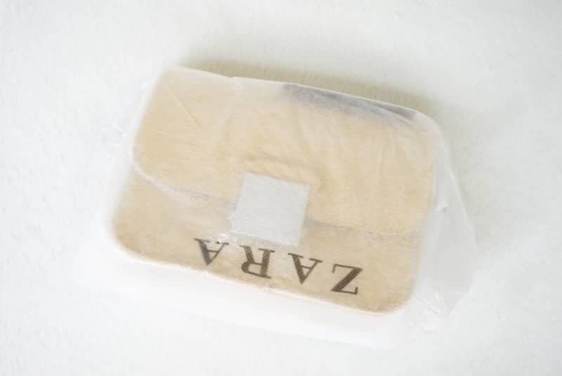 Don't Miss! Best Seller! ZARA CROSSBODY WITH 2STRAPS กระเป๋าถือหรือสะพายทรงคลัชรุ่นยอดนิยมวัสดุหนัง Saffiano อยู่ทรงสวยหรูสไตล์ PRADA แข็งแรงทนทาน ดีไซน์เก๋ไม่ซ้ำใคร เปิดปิดด้วยตัวล๊อคเอกลักษณ์ของ ZARA ภายในมีโลโก้ สามารถใส่มือถือ iphone7+ ได้ โดดเด่