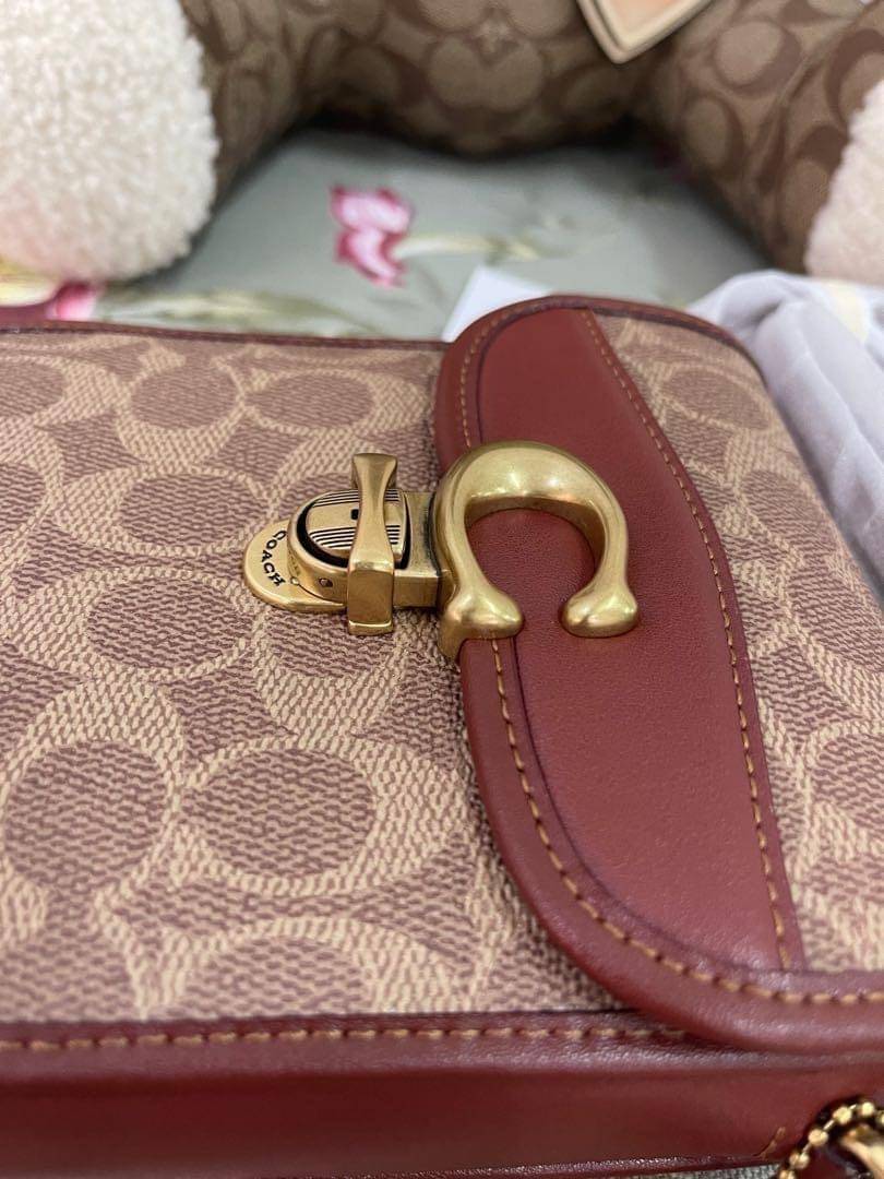 COACH TALL STUDIO CROSSBODY IN SIGNATURE CANVAS พร้อมส่งที่ไทย ภาพสินค้าถ่ายจากงานขายจริง ใช้งานต่างประเทศได้