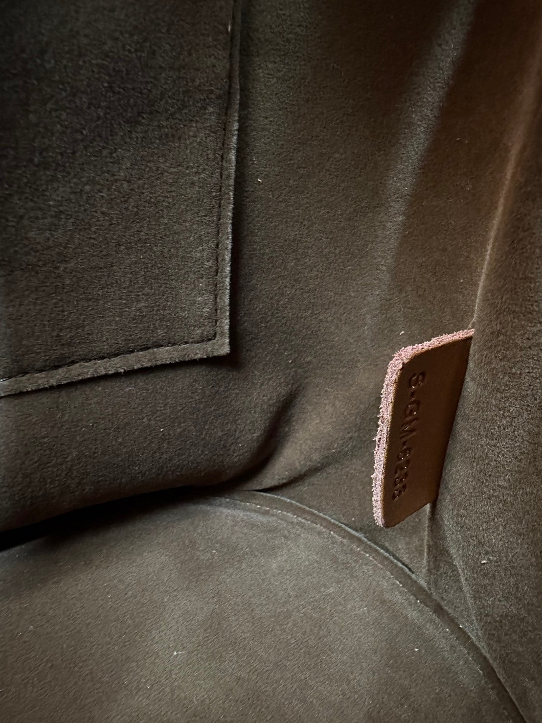 CELINE MEDIUM LOUISE BAG in Triomphe Canvas กระเป๋าสะพายทรงบัคเก็ต กระเป๋าถือพร้อมฆูจับและสายสะพายข้าง งานแคนวาสแท้พิมพ์ลายโลโก้สวยคมชัด เรียบหรู