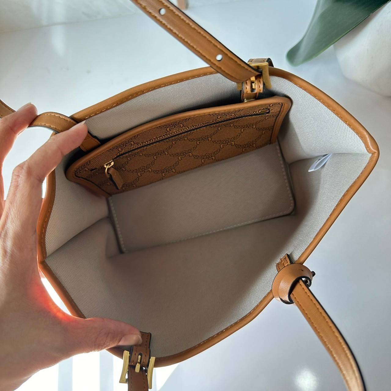 M.C.M MINI HIMMEL SHOPPER IN LAURETOS กระเป๋าทรงช้อปปิ้ง เรียบหรู เกรดออริ สลับแท้ 1:1 ใช้งานต่างประเทศได้