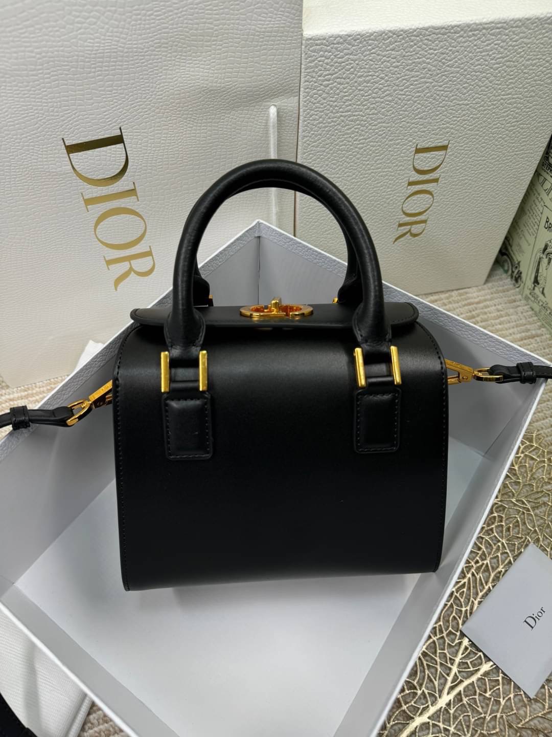 DIOR SMALL BOSTON BAG White Box Calfskin / DIOR Box Bag พร้อมส่ง กระเป๋าสะพายทรงกล่อง New for Winter 2023 คอลผู้ดี สวยหรู ตอบโจทย์และแมทช์ได้กับทุกลุคทุกสไตล์