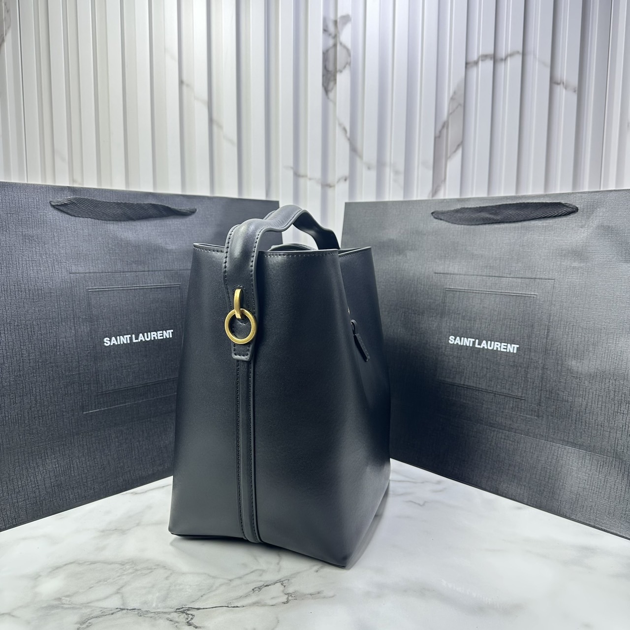Medium 8" YSL Le 37 in shiny leather Hobo Bag / YSL Bucket Bag / YSL Tote Bag กระเป๋าสะพายทรงโฮโบโท้ท งานหนังสวยเต็มใบ อะไหล่ทองสวยคลาสสิก ราคาแสนดีแนะนำของมันต้องมีจริงๆ