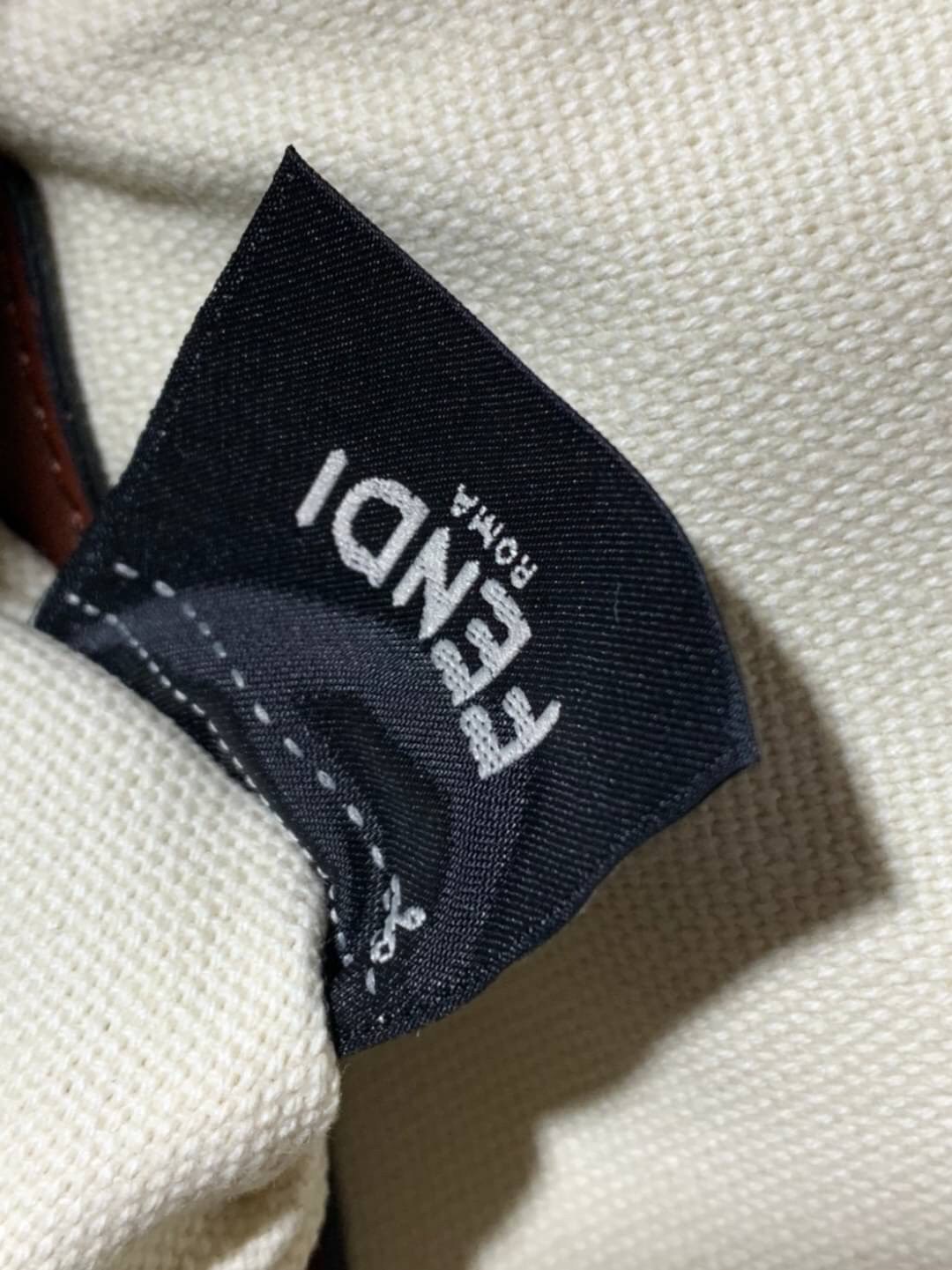 VIP GIFT 】FENDI BAGUETTE SUMMER 2021 CANVAS SHOULDER BAG กระเป๋าสะพายพรีเมี่ยมกิ๊ฟ หายาก สีคัลเลอร์ฟูลสุดใส โดดเด่น ดีไซน์ปั๊มโลโก้รอบใบ วัสดุผ้าแคนวาส ทนทาน มาพร้อมสาย 2 แบบ สำหรับคล้องแขน และสายครอสบอดี้สีทูโทน เปิด-ปิดด้วยกระดุมแม่เหล็ก ภายในเป็นช่องโล