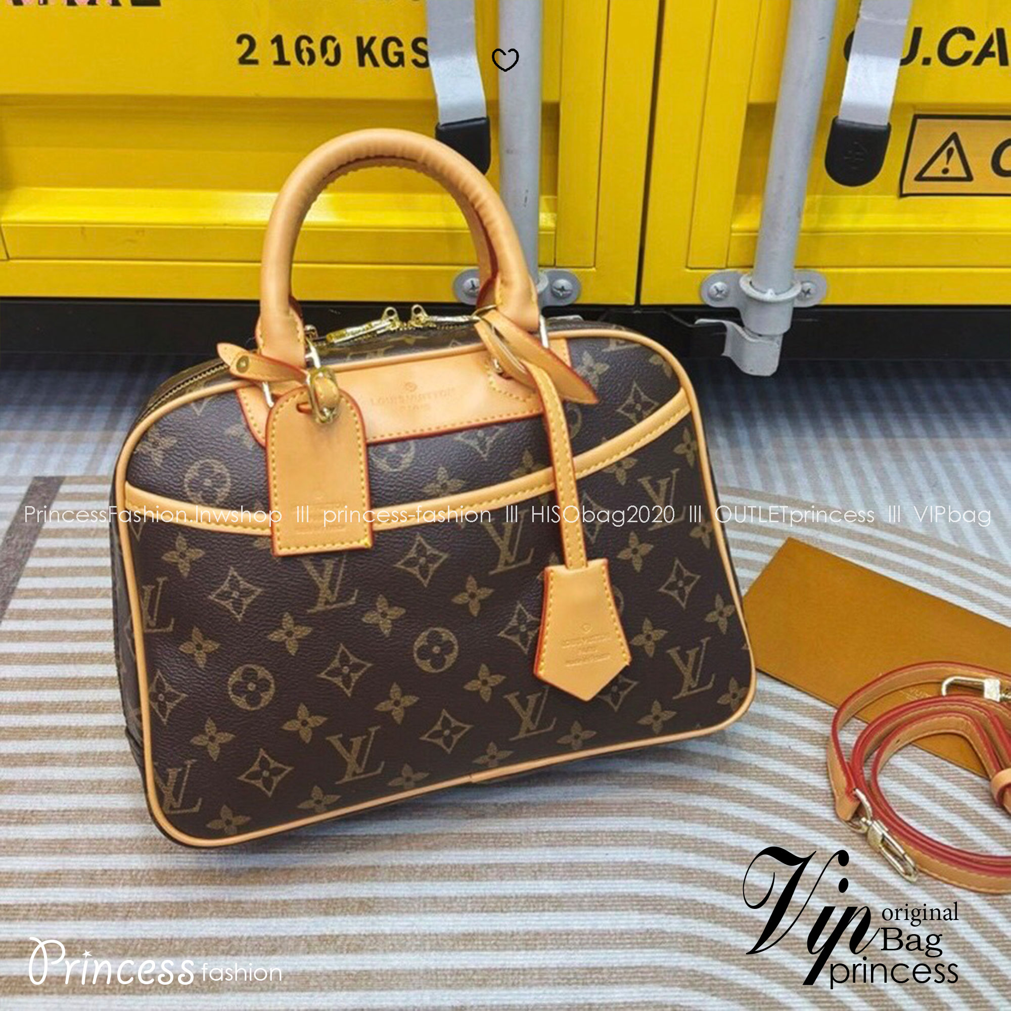 LV Monogram Trouville Handbag กระเป๋าสะพายดีไซน์คลาสสิควินเทจ รูปทรงใช้งานง่ายสะดวกคล่องตัว เรียบง่าย หรู ดูผู้ดี ปากกระเป๋ามีซิปเปิดปิด ภายในโล่งกว้าง พร้อมเสิร์ฟให้ในราคาน่ารักๆ