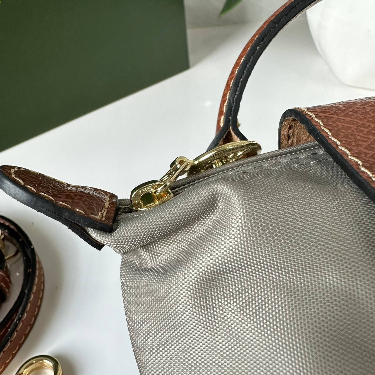 LONGCHAMP LE PLIAGE ORIGINAL Pouch with handle กระเป๋าใบเล็กขนาดกระทัดเหมาะกับใส่ของจำเป็นจุกจิก กันน้ำได้ พร้อมส่ง