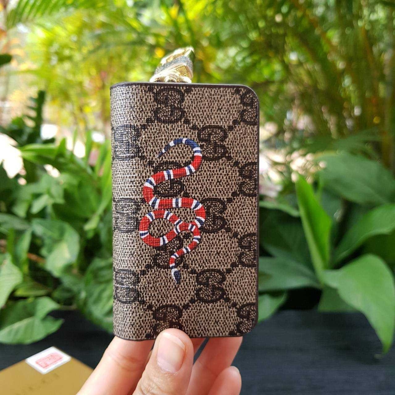 GUCCI Keychain กระเป๋าพวงกุญแจสุดหรูหรา ที่จะทำให้การหากุญแจรถยนต์ของคุณเป็นเรื่องง่าย ขนาดกระทัดรัด หยิบจับง่าย