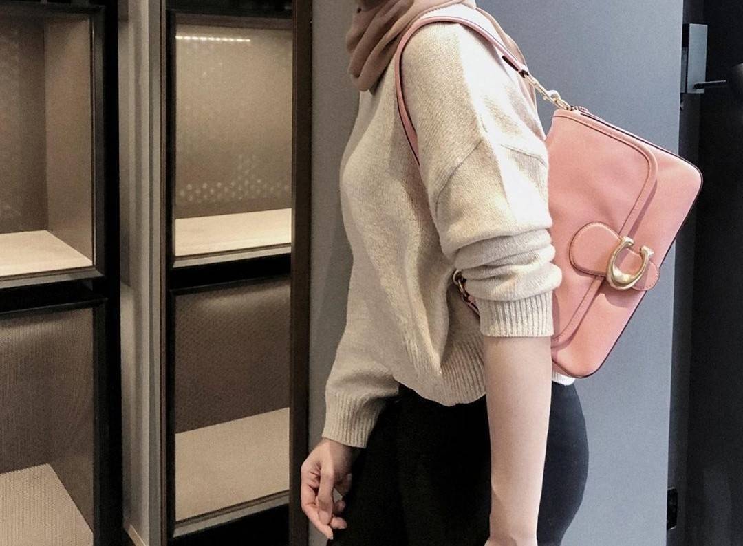 COACH SOFT TABBY SHOULDER BAG (C4823//C5261) กระเป๋าถือ กระเป๋าสะพาย ที่ใครๆก็เข้าถึงได้ หรูหรา คลาสสิค ลุคเรียบร้อย แต่ความสวยไม่น้อย! ดาเมจความลุคผู้ดีรุนแรงมาก!!เกินต้าน!!// วัสดุหนังแท้ทั้งใบ หนังเรียบ หนังนิ่มมากๆ อยู่ทรงสวยมากๆด้วย// ด้านในโล่งกว้าง