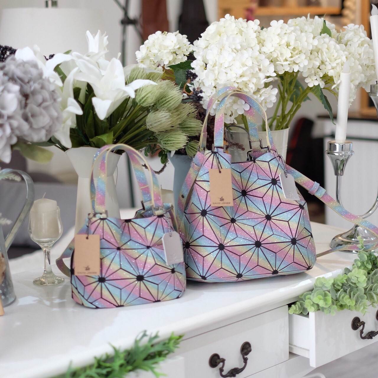 🎈New Collection ka ' Glitter fantastic ' ✨✨ สีใหม่ สดใสมาก ค่า 🍭🍭 Candy Crush 🍭🍭แถมยังลาย Limited edition หายาก 👍ปรับทรงได้ 2 แบบ น่ารักมาก จากแบรนด์ David Jones กระเป๋าสะพายข้างดีไซน