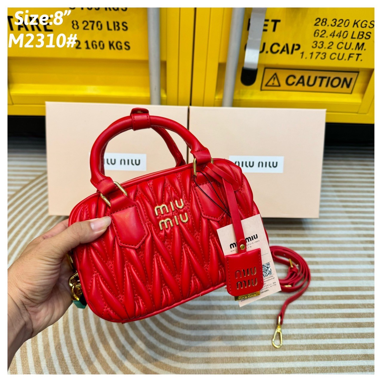 MIU MIU ARCADIE METELASSE MINI LEATHER BAG กระเป๋าถือ/สะพายสุดชิค ที่ไม่มีตอนนี้คือพลาด ดีไซน์เพิ่มดีเทล ด้วยการเดินด้ายเป็นเอกลักษณ์ สวยดูแพง