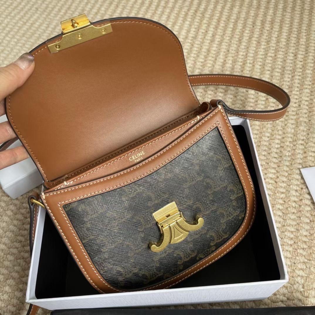 ORI หนังแท้ | CELINE BESACE CLEA IN SHINY LEATHER กระเป๋าสะพายทรงสวย โค้งมนอยู่ทรงพร้อมโลโก้หน้าสีทองสวยหรู Best item ดีไซน์เรียบหรูดูแพง ฮิตสุดในเกาหลี ใช้ได้ทั้งชายหญิง