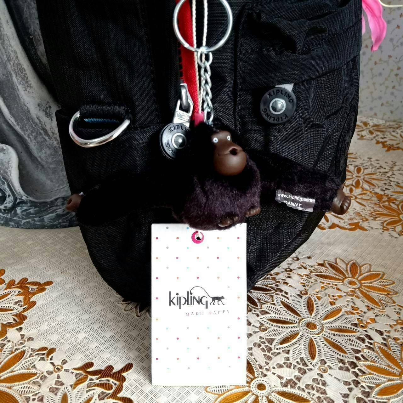 KIPLING 2WAYS MINI BACKPACK 👍กระเป๋าสะพาย2Wayรุ่นใหม่วัสดุ Nylon & Polyester 100% 👍หูหิ้วมีลายปั้มแบรนด์ 👍สายสะพายยาวเลื่อนปรับได้ถอดได้ 👍สามารถถือหรือสะพายได้ จะสะพายไหล่ สะพายเฉียง Crossbody หรือจะคล้องสายเป็นเป้สะพายหลัง