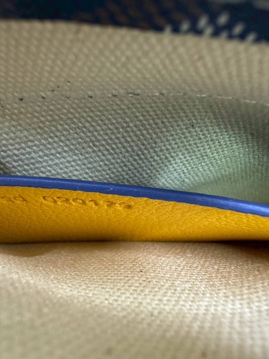 พร้อมส่ง 10 สี ORI หนังแท้ | GOYARD Plumet pouch-wallet กระเป๋าสะพายใบเล็กกะทัดรัด ดีไซน์กระเป๋าสตางค์ Plumet ดีไซน์มาพร้อมช่องใส่เหรียญ ธนบัตร และบัตรต่างๆ