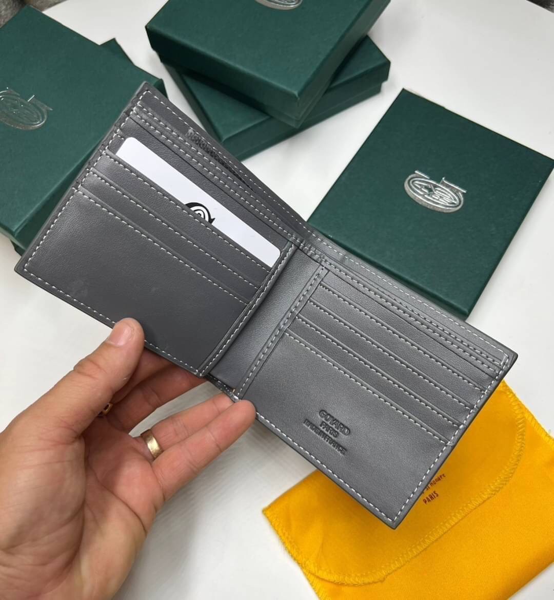 GOYARD WALLET / GOYARD Victoire Bifold Wallet พร้อมส่งที่ไทย เกรดเทพออริจินอล หนังเกรดดีสุด กระเป๋าสตางค์ผู้ชายใบสั้น พร้อมกล่องเขียวแบรนด์สวยหรู อีกรุ่นที่ยอดขายไม่เคยตก ภาพสินค้าถ่ายจากงานขายจริง ใช้งานต่างประเทศได้เลยค่ะ