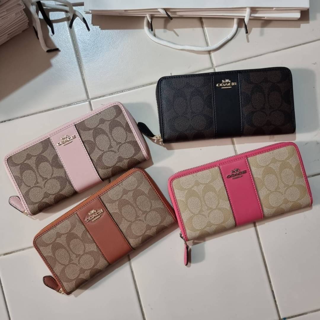 COACH F54630 ACCORDION ZIP WALLET IN SIGNATURE COATED CANVAS WITH LEATHER STRIPE กระเป๋าสตางค์ใบยาวรุ่นคลาสสิค คัดสีขายดีมาให้กันเลยจ้า ♥️ วัสดุหนังแคนวาสเคลือบลาย เปิด-ปิดด้วยซิปรอบ รูดใช้งานง่าย ใส่บัตรได้ มีช่องซิปใส่เหรียญ ใส่มือถือได้ พกใบนี้ใ