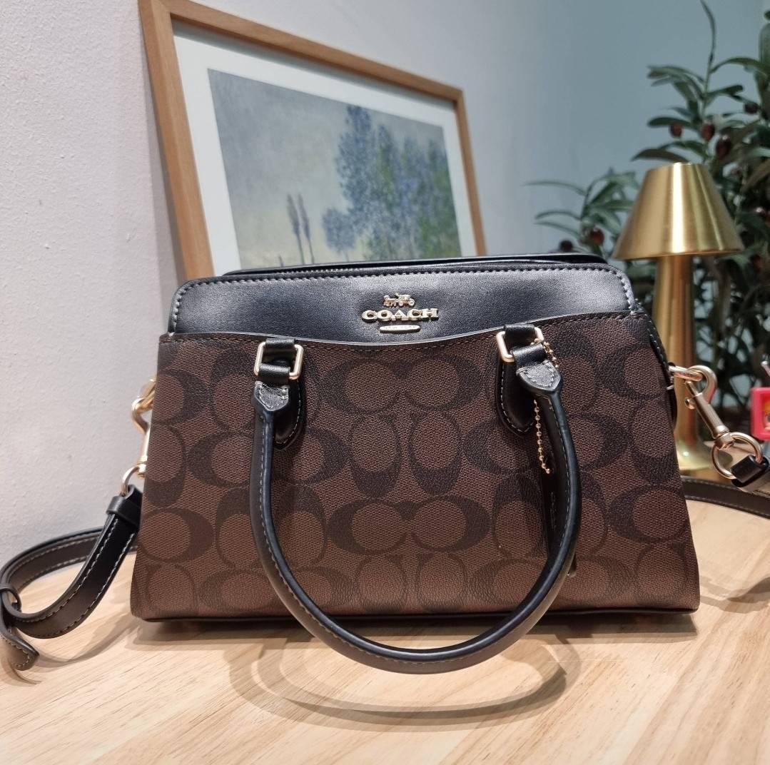 COACH MINI DARCIE CARRYALL IN SIGNATURE CANVAS CH174 พร้อมส่ง กระเป๋าสะพายทรงถัง ไซส์มินิ ดีไซน์ออกมาดูหรูมาก สวย คลาสสิค มาพร้อมสายสะพายข้างและหูหิ้วในตัว