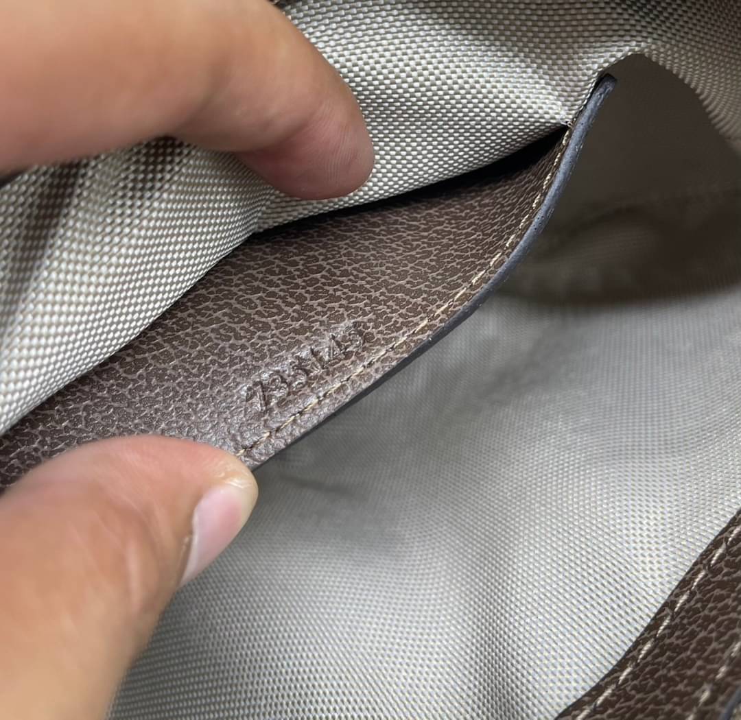 GUCCI Ophidia GG small handbag กระเป๋าสะพายไหล่ สุดคลาสสิกเข้าได้กับสาวๆ ทุกสไตล์ งานปั้มทุกจุดสวยน่าใช้ โทนสีใช้งานง่ายเป็นเอกลักษณ์แบรนด์ แมตช์กับเสื้อผ้าได้ง่าย เสริมลุคสาวมั่นได้ลงตัว