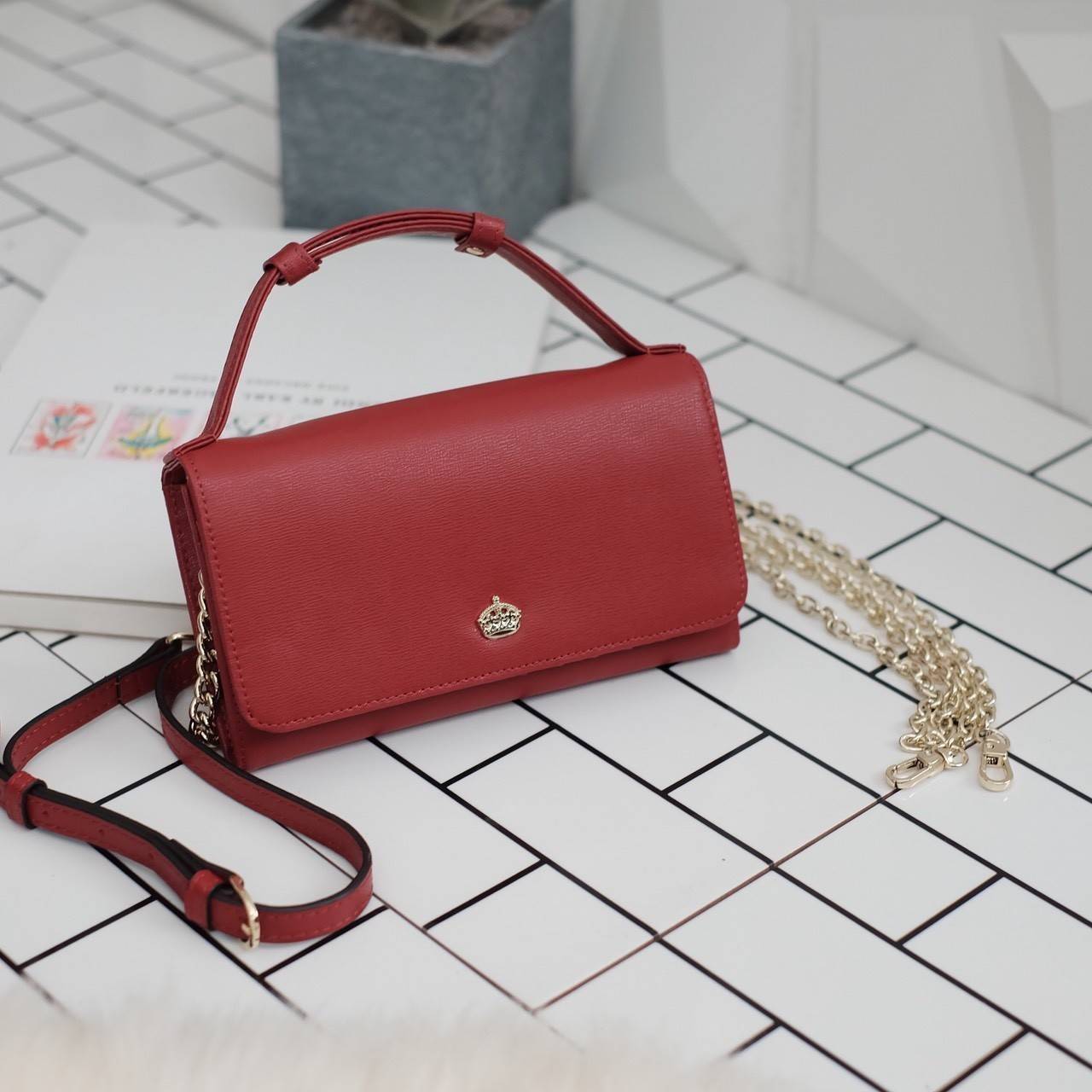 รุ่นขายดี **หนังวัวแท้สวยมาก KEEP • Ari • กระเป๋า สตางค์ยาว ปรับเป็นคลัช หรือถือ สะพาย ก้อได้หมด ขนาด กะลังดี ทรงสวย แค่ใบเดียวจบ! หนังคุณภาพเยี่ยม ภายใน จุของคุ้ม ใส่บัตร ใส่มือถือได้ทุกรุ่น ใบนี้ จะแต่งกับ Look ไหนก้อเข้ากันได้ดีแน่นอนค๊า Don't mis