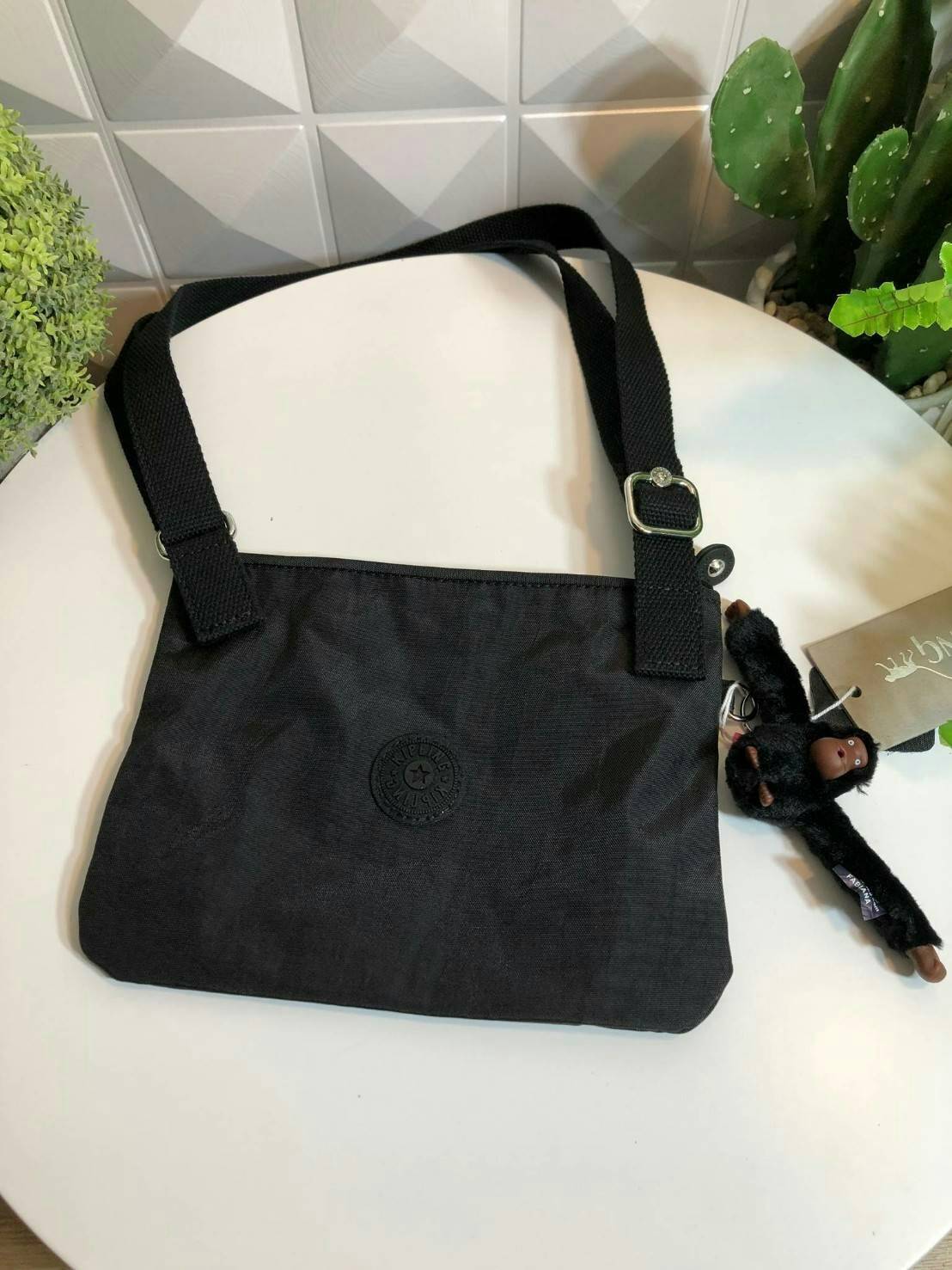 Kipling MAY Small 2-in-1 Pouch and Crossbody กระเป๋าสะพายหรือคาดเอว ขนาดมินิรุ่น Limited ทรงน่ารัก น้ำหนักเบา ใช้ได้ทั้งสองด้าน ด้านหน้ามีสกรีน mickey mouse ด้านหลังประดับโลโก้ มาพร้อมพวงกุญแจแบรนด์ เปิดปิดด้วยซิปสะดวกใช้ หัวซิปแบรนด์ มีหนึ่งช่องซิป และสา