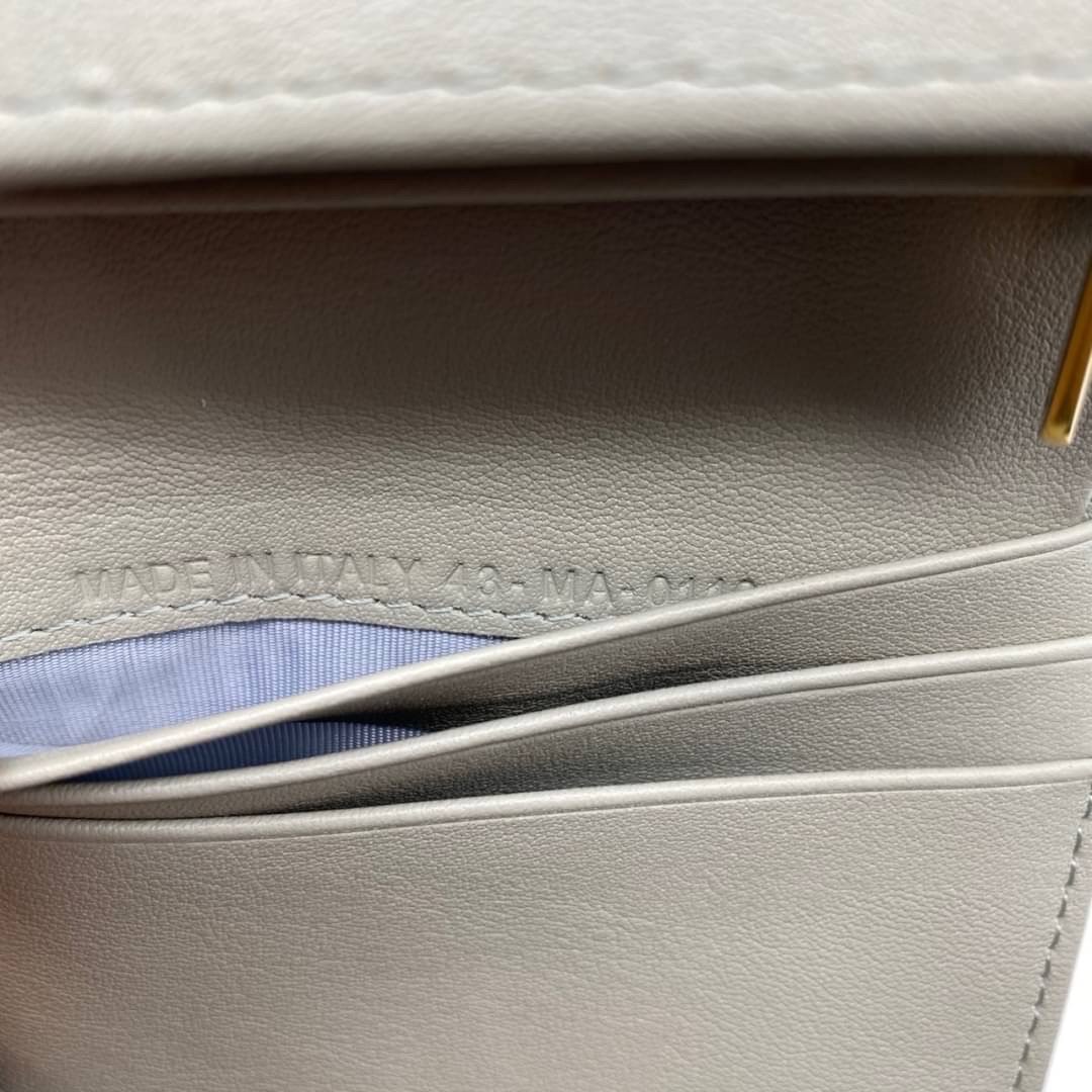 ORI 🥂 DIOR Wallet Saddle Lotus / Dior tri-fold wallet เกรดออริจินอล กระเป๋าสตางค์ 3 พับ วัสดุหนังแท้ และผ้า Jacquard อย่างดี ทอสวยงามที่สุด มีช่องใส่เหรียญมีซิปปิด ใส่การ์ด ใส่ธนบัตรได้ ครบเลยค่ะ ผสมผสานความสง่างามและคลาสสิกที่เข้ากับยุคสมัย ด้านห
