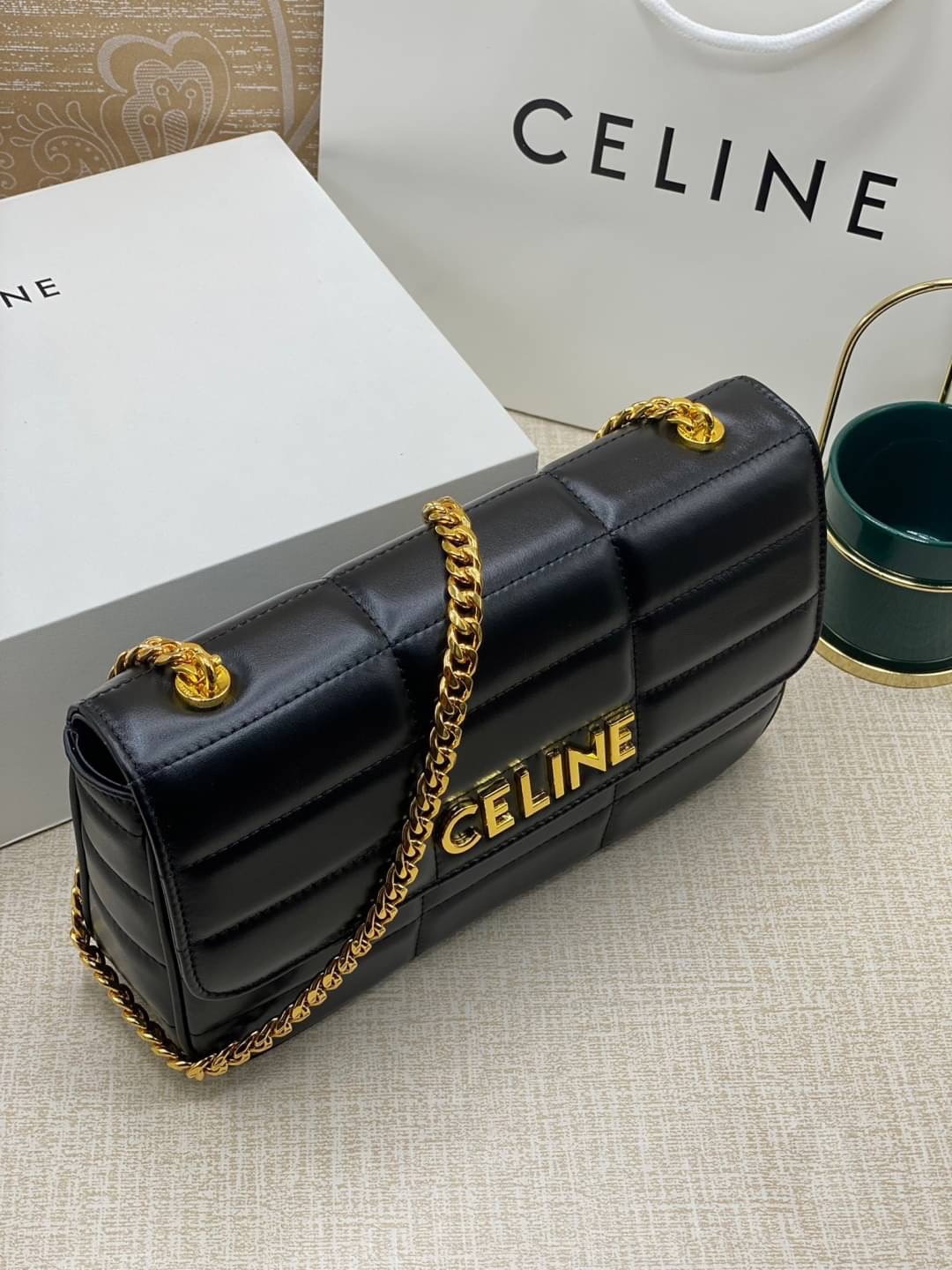 CELINE CHAIN SHOULDER BAG MATELASSE MONOCHROME ภาพสินค้าถ่ายจากงานขายจริง ใช้งานต่างประเทศได้